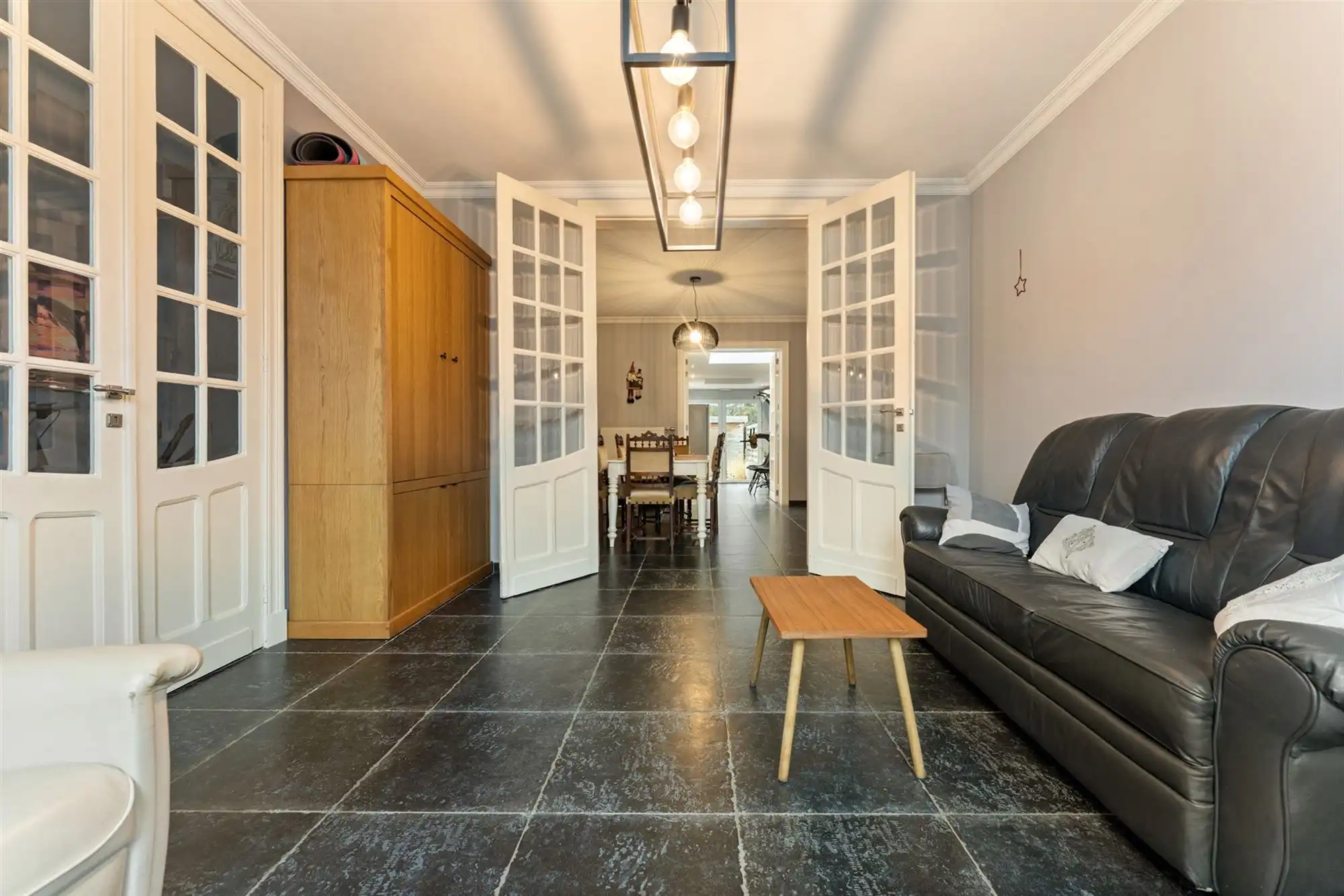 KNAP GERENOVEERDE WONING (175M²) MET 4 SLAAPKAMERS EN LEUKE STADSTUIN TE HASSELT foto 5