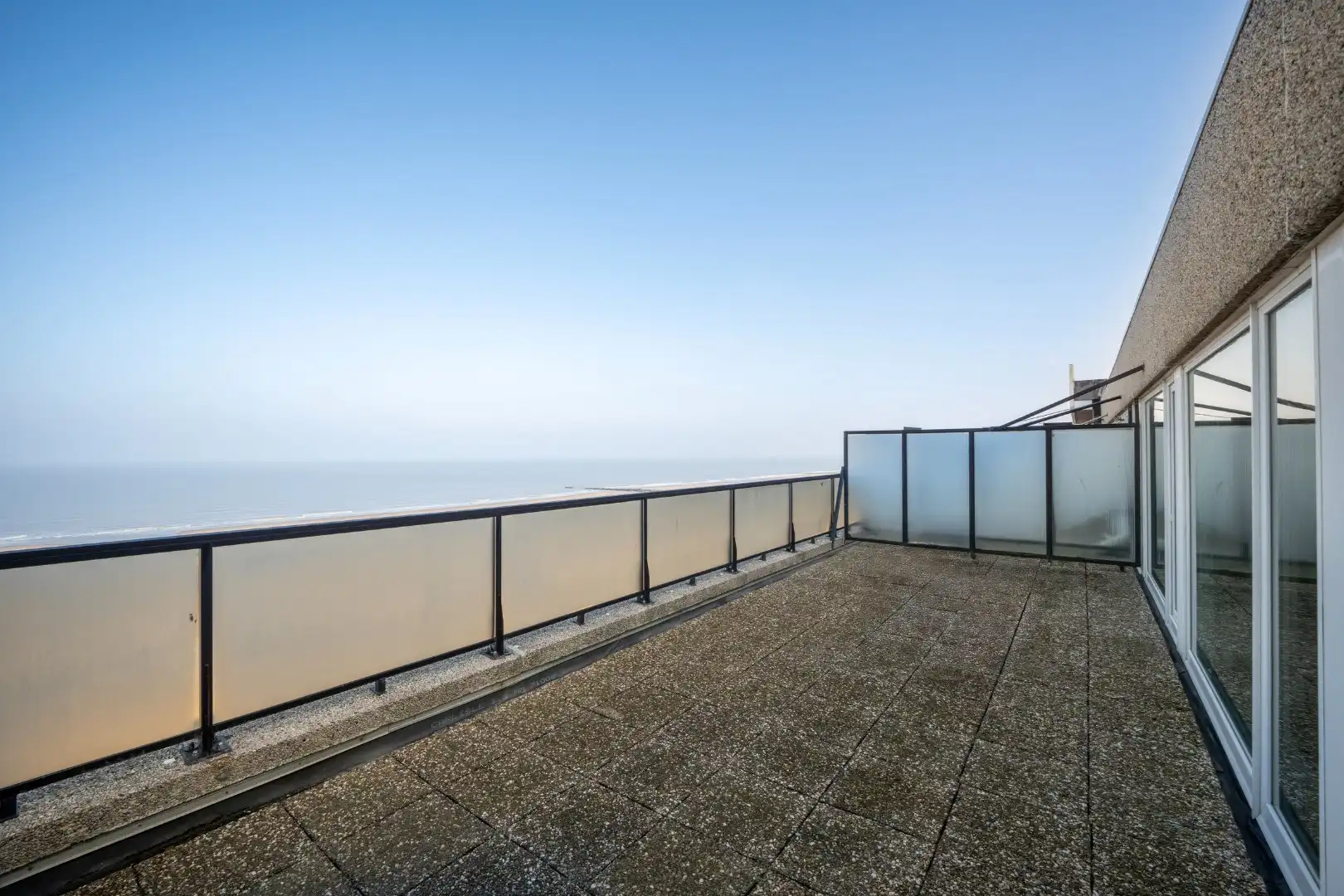 Penthouse met adembenemend zeezicht van maar liefst 10 meter breed en royale terrassen! foto 25