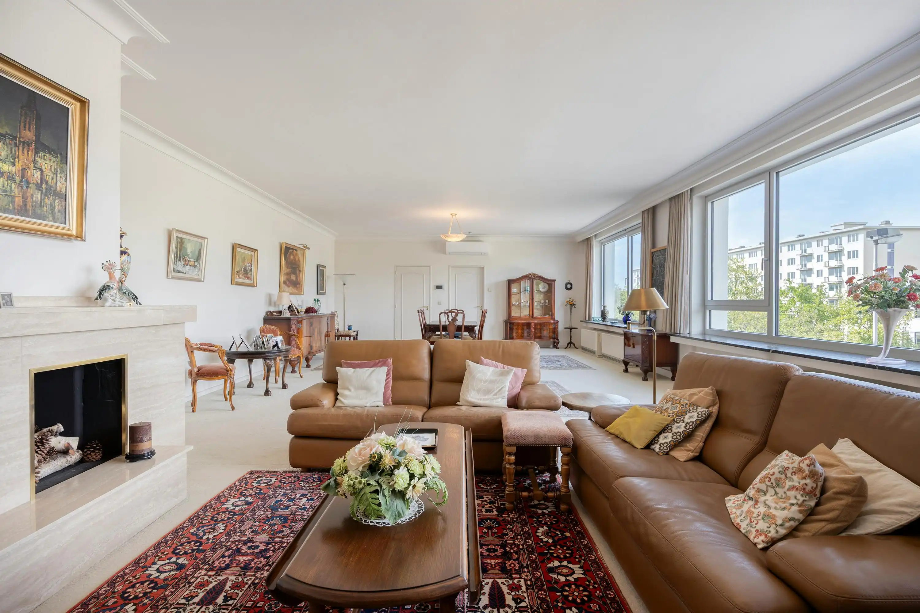 Zeer ruim en uniek appartement (214m²) te koop Linkeroever foto {{pictureIndex}}