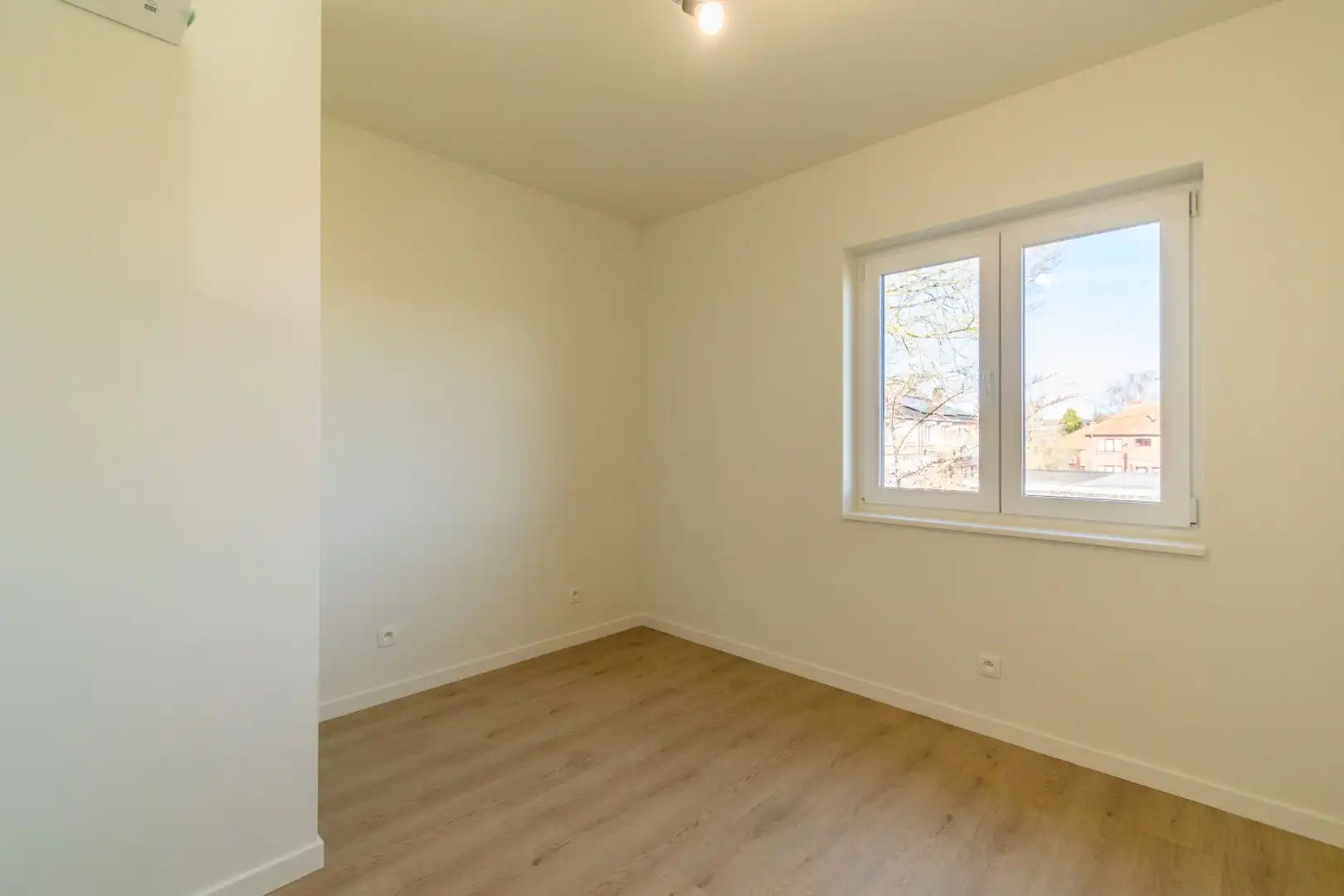 VOLLEDIG VERNIEUWDBOUWDE WONING 3 SLP+BUREAU! foto 20