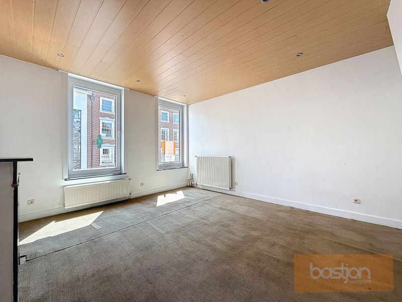 🏡 Te Koop in het Hart van Zwevegem – Handelspand met Woonst en Garage! foto 9