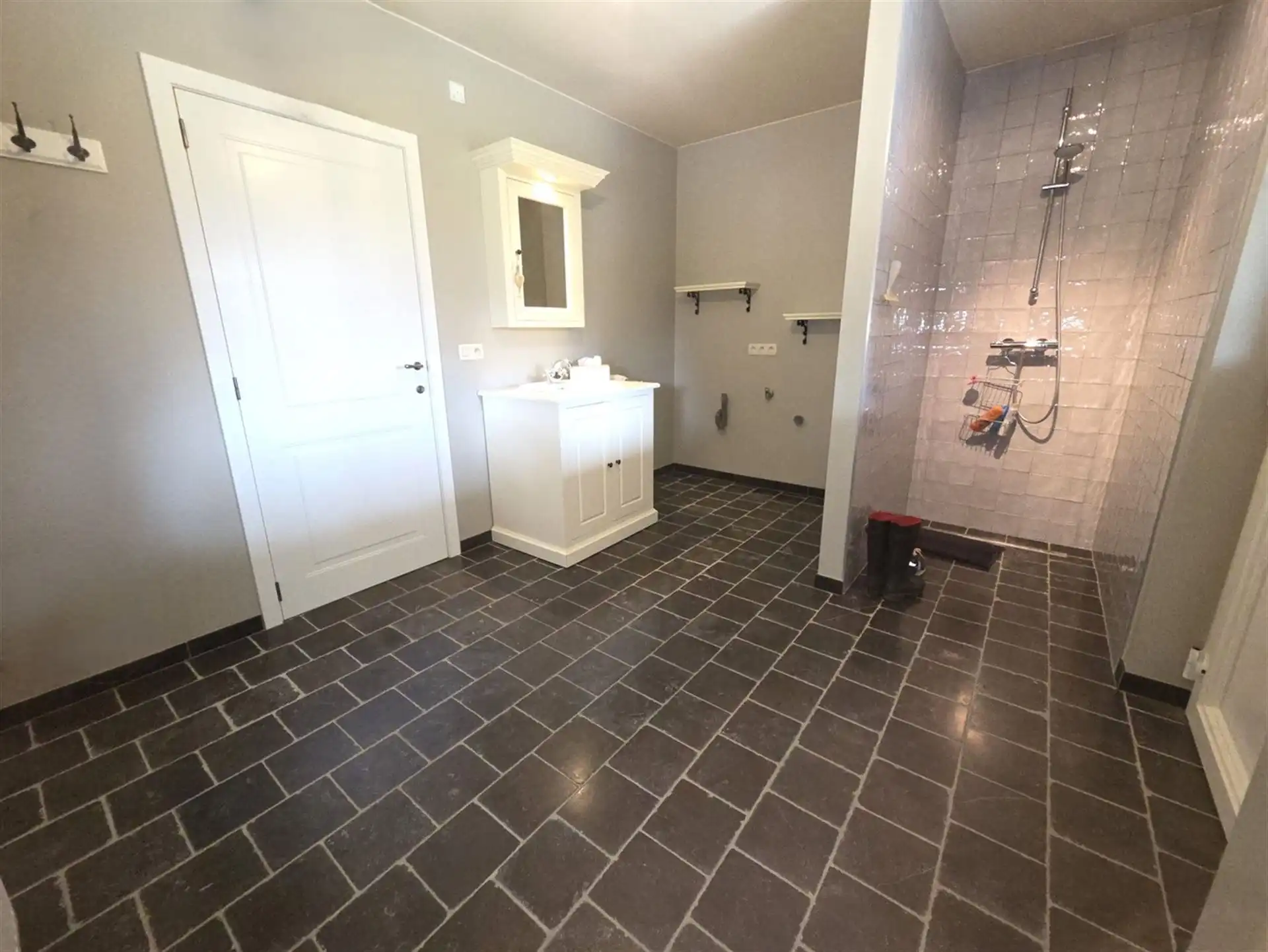 Prachtige villa woning, 5 slaapkamers, 2 badkamers in een zeer rustige straat gelegen foto 17