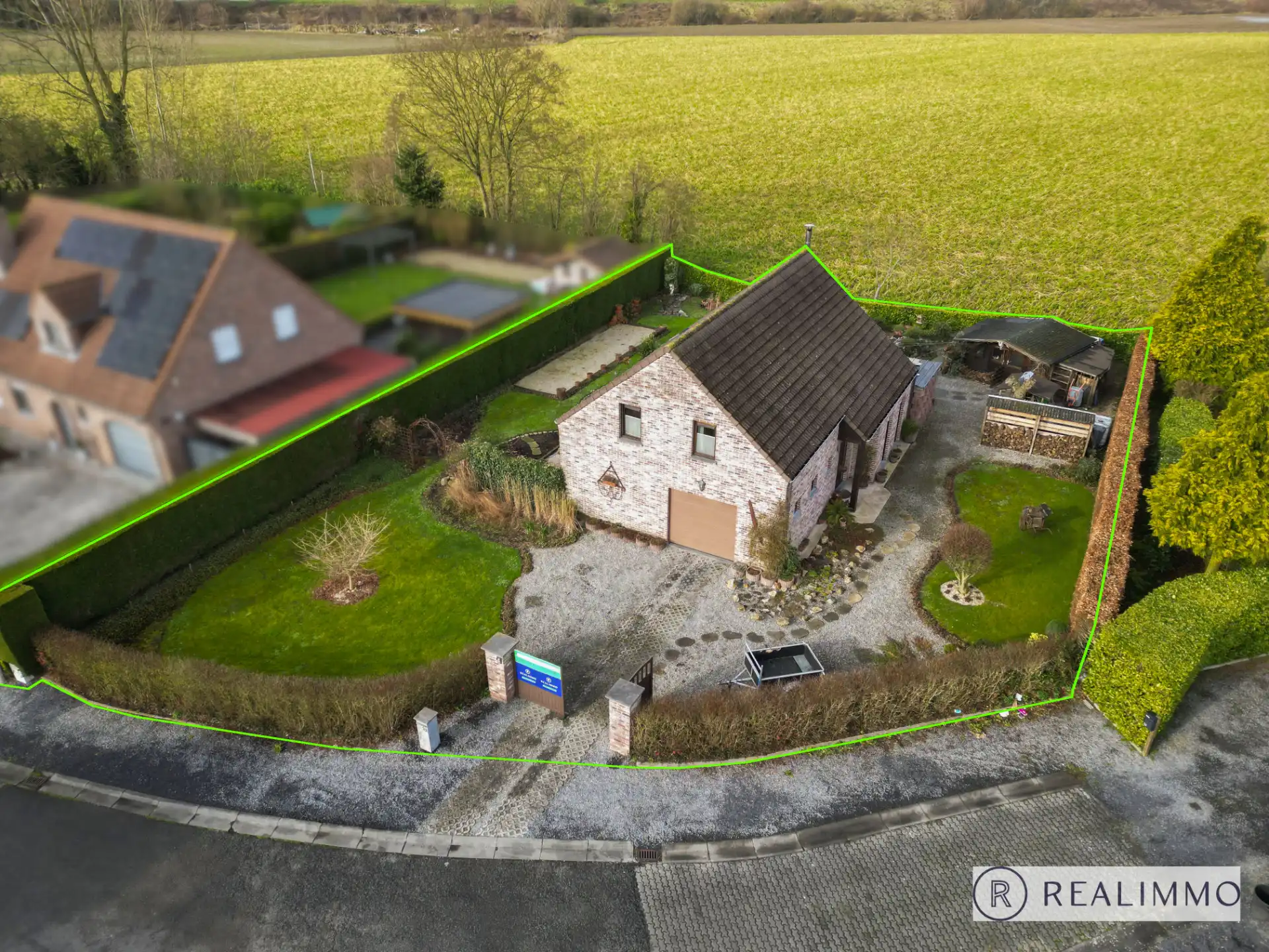 Charmante, goed onderhouden villa in résidentiële woonwijk! foto {{pictureIndex}}