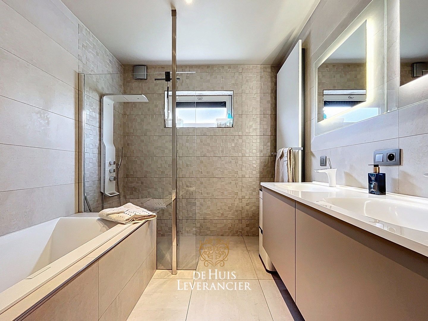 Exclusief wonen in Kontich ? Luxe, rust & ruimte met tuin met zwembad te koop ! foto 6