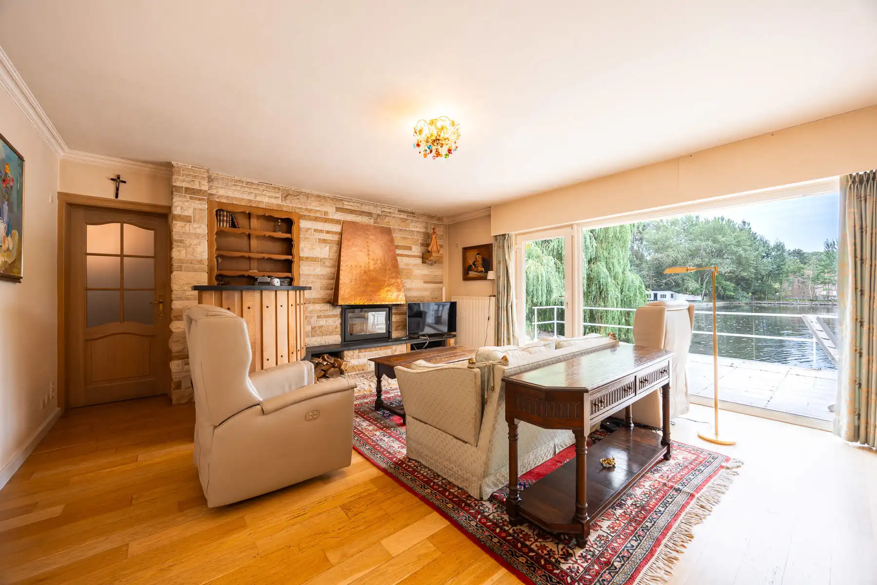 Knappe villa in landelijke omgeving met prachtige vijver foto 8