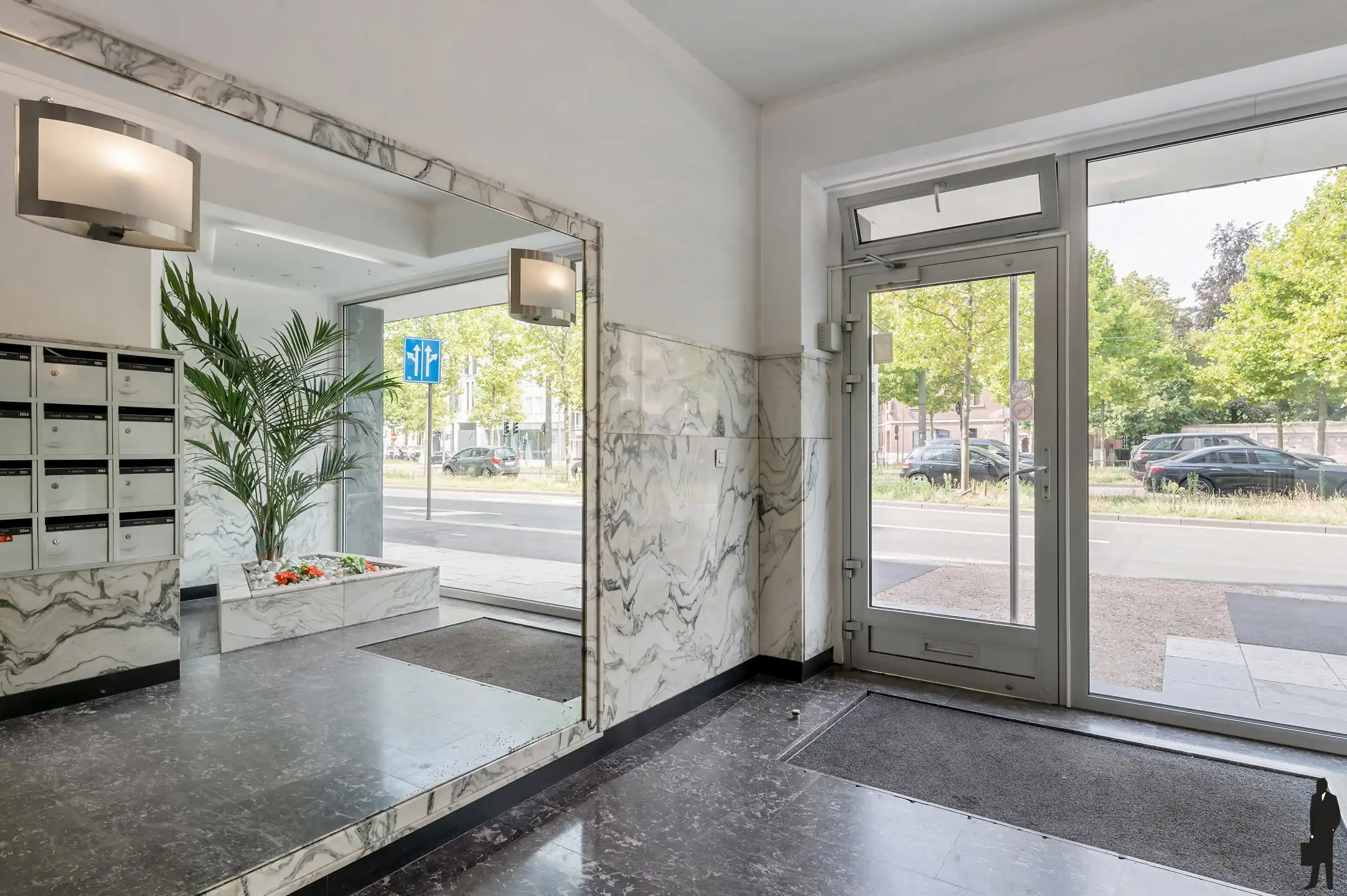 Instapklaar en prachtig gerenoveerd appartement met 2 slaapkamers en terras foto 17