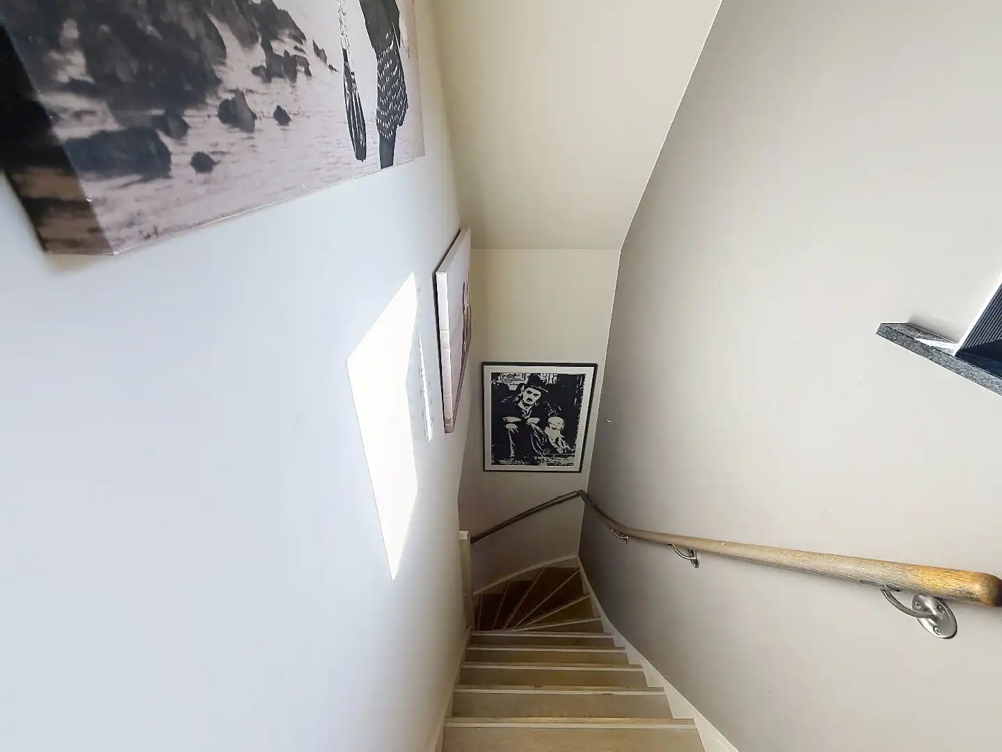 Instapklare twee-onder-een-kapwoning met uitbouw, luxe overkapping en zonnige tuin op het westen  foto 33