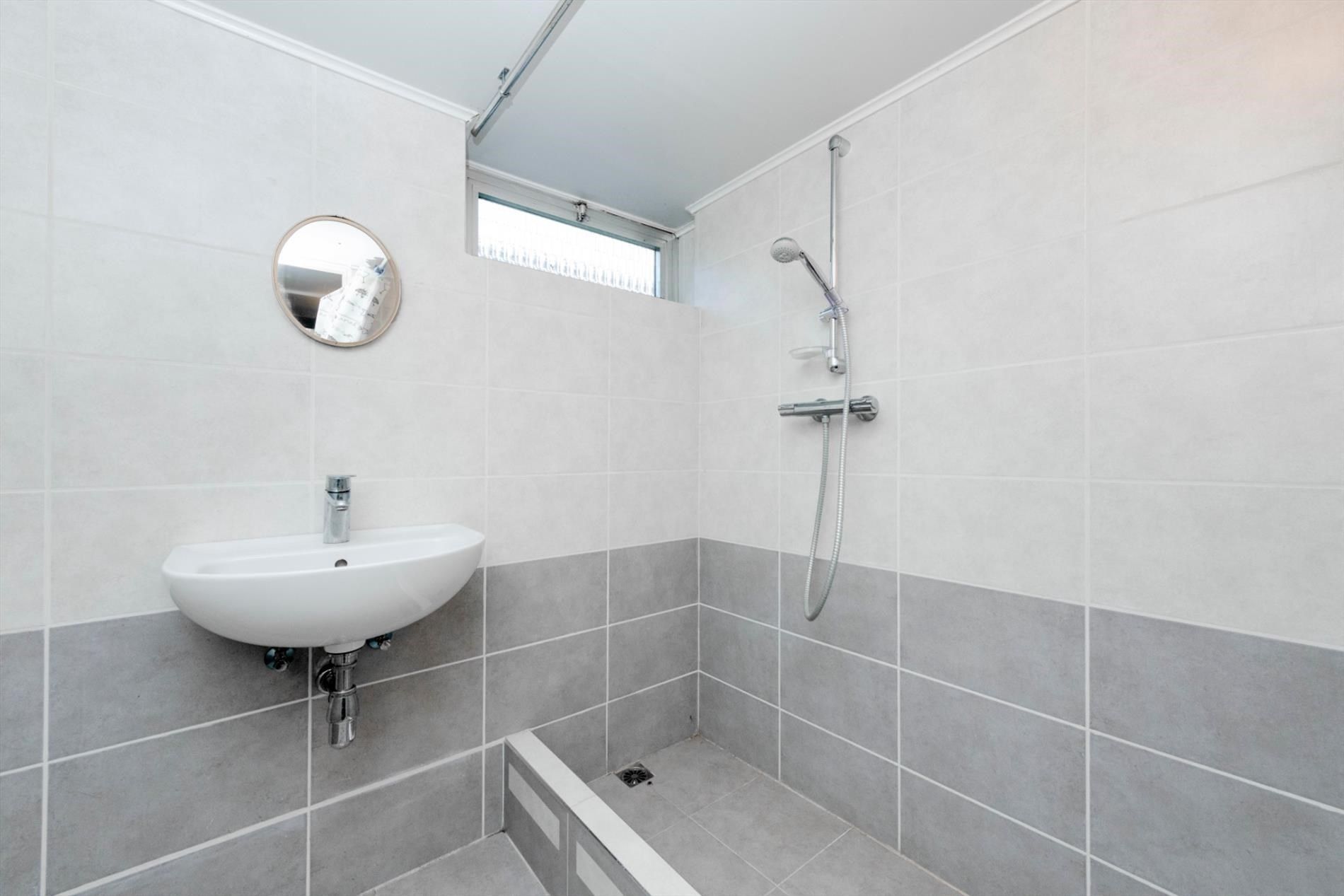 ALLEENSTAANDE WONING OP 1.037 m² MET MAAR LIEFST 375 m² BRUIKBAAR VLOEROPP!!! foto 17