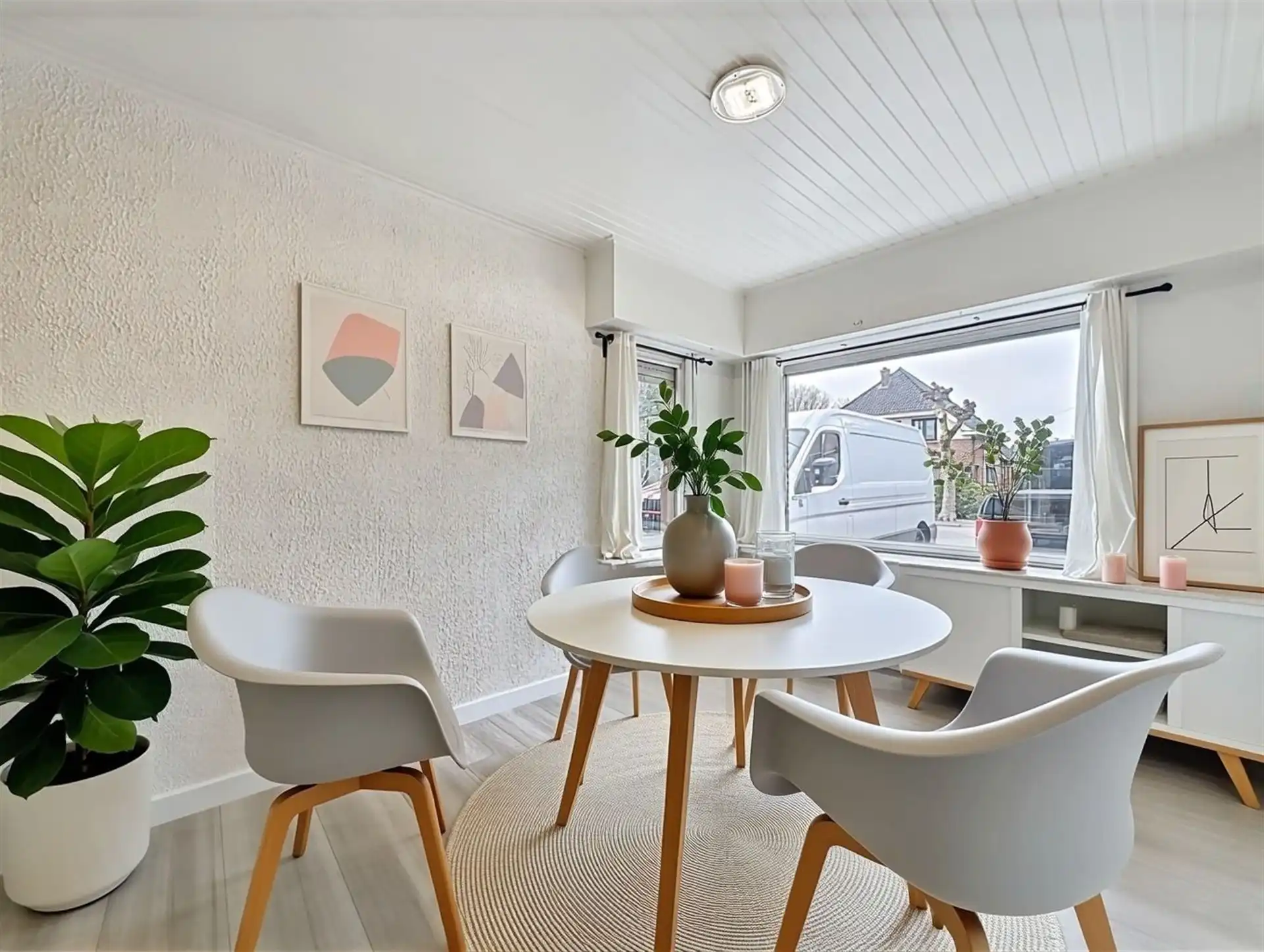 Ruime gezinswoning met 4 slaapkamers en 3 badkamers op perceel van 646m²! foto 6