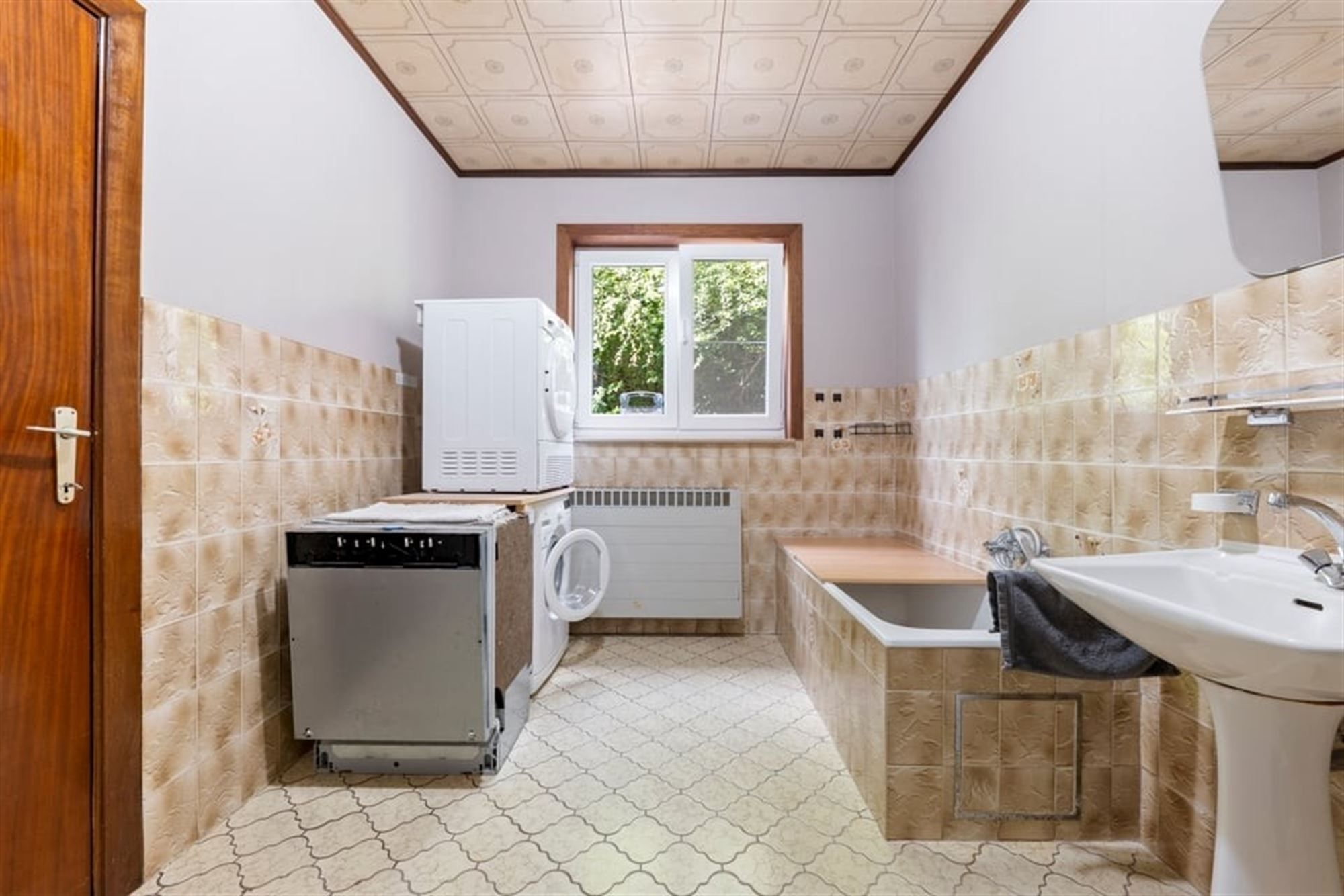 RENOVATIEPROJECT MET POTENTIEEL EN REEDS VERNIEUWDE VERDIEPING IN HARTJE KORTENAKEN foto 24