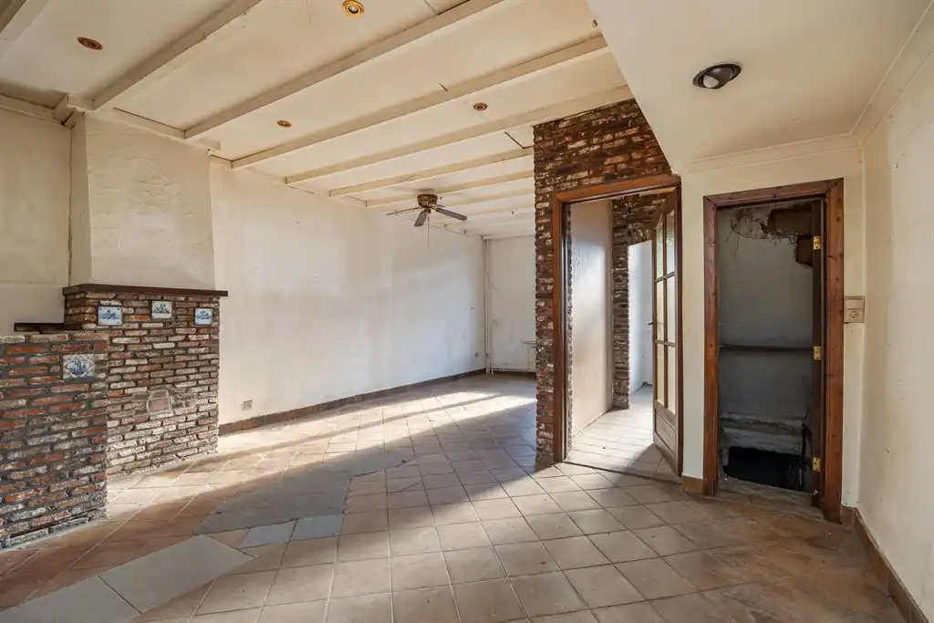 Te renoveren woning met grote tuin foto 11