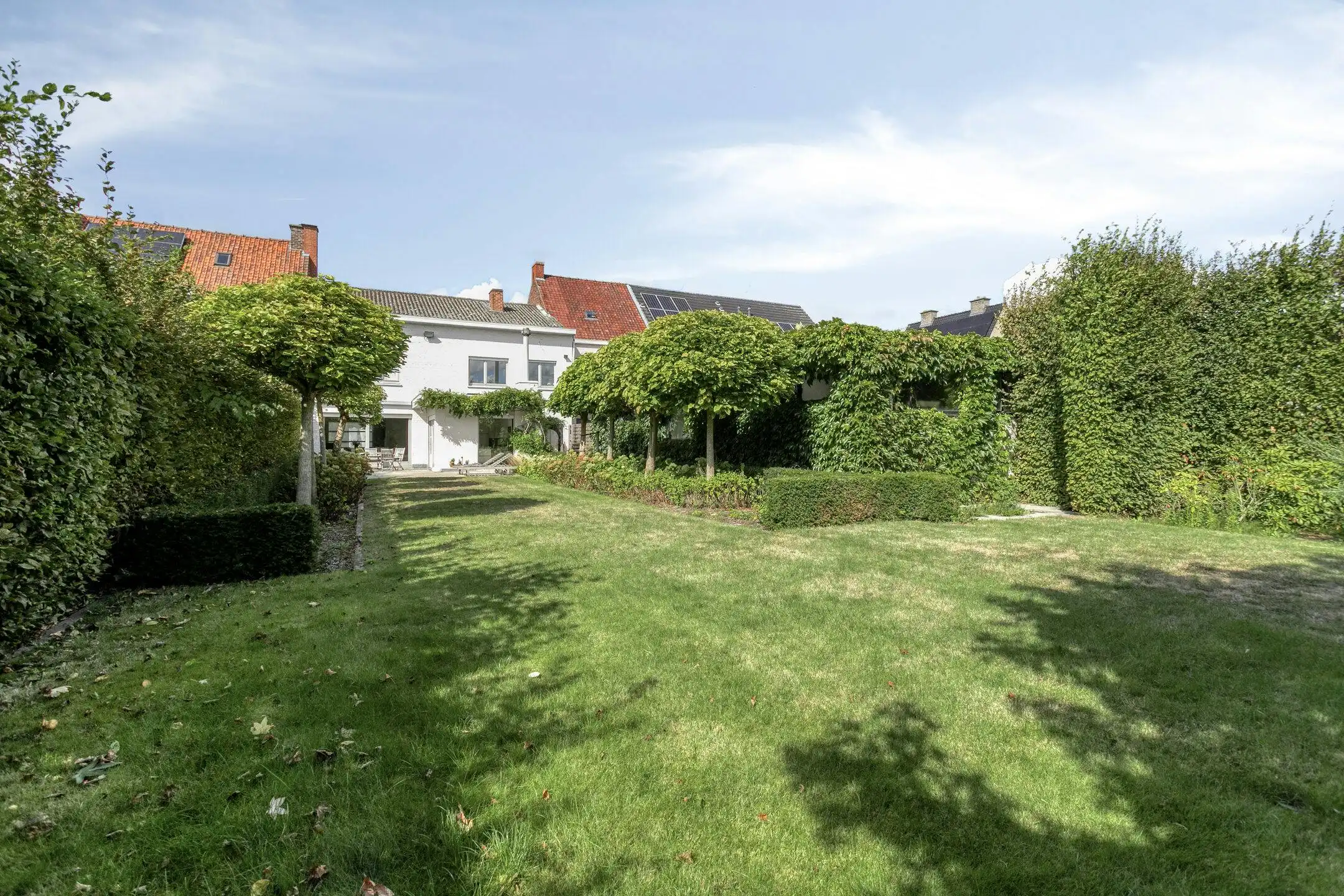 Aangenaam huis met 4 kamers te koop in centrum Beveren-Leie foto 2