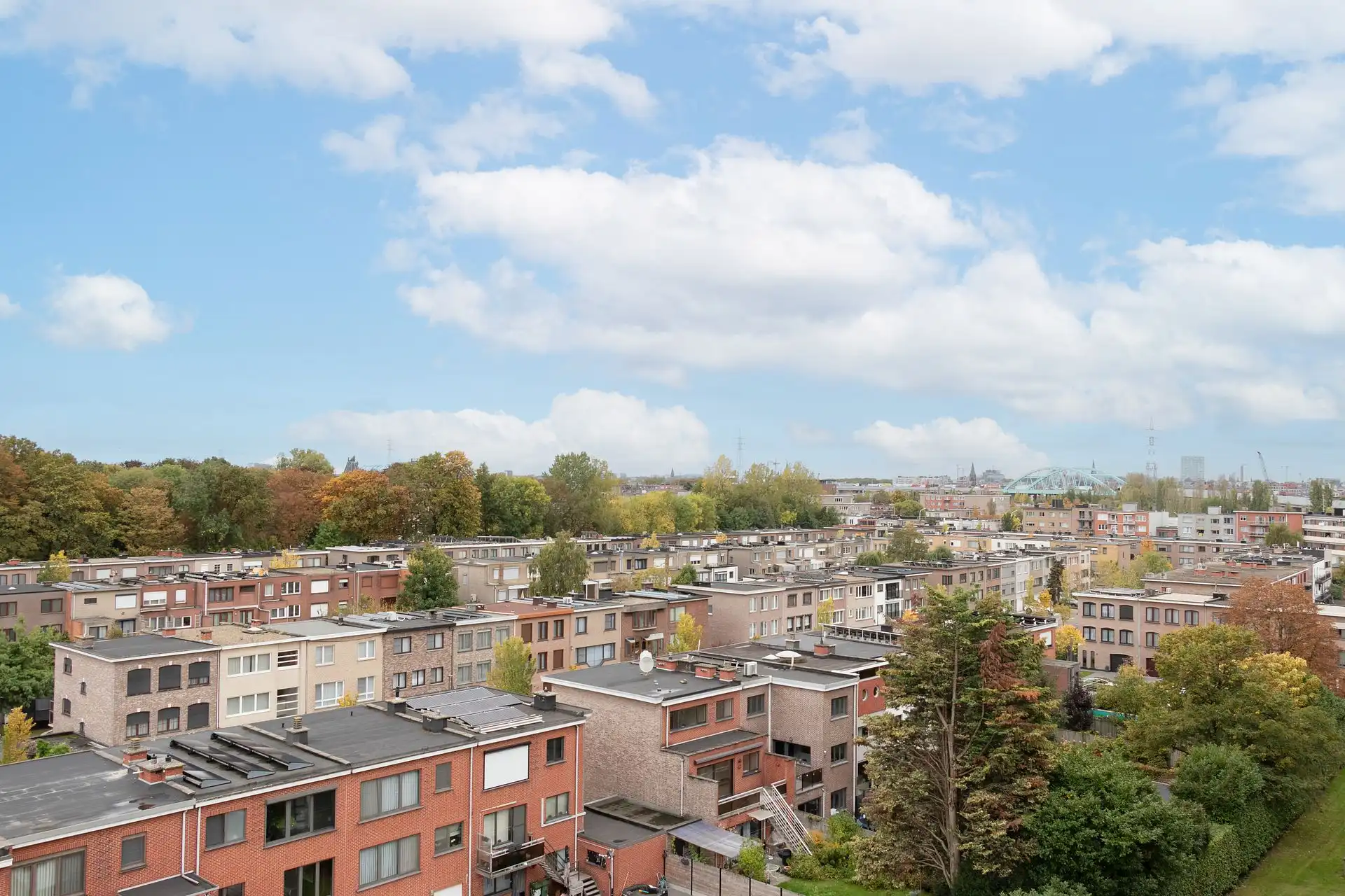 Lichtrijk twee slaapkamer appartement op gunstige locatie foto {{pictureIndex}}