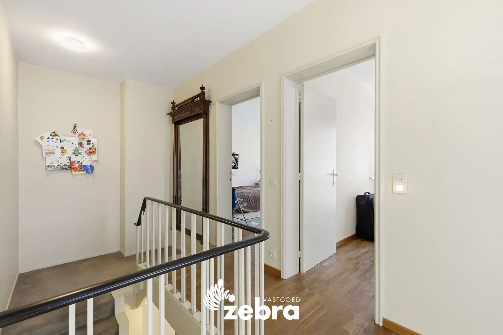 Halfopen bebouwing met praktijk- of kantoorruimte in centrum Tielt foto 12