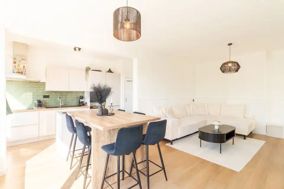 Instapklaar appartement met 3 slaapkamers en ruim terras foto {{pictureIndex}}