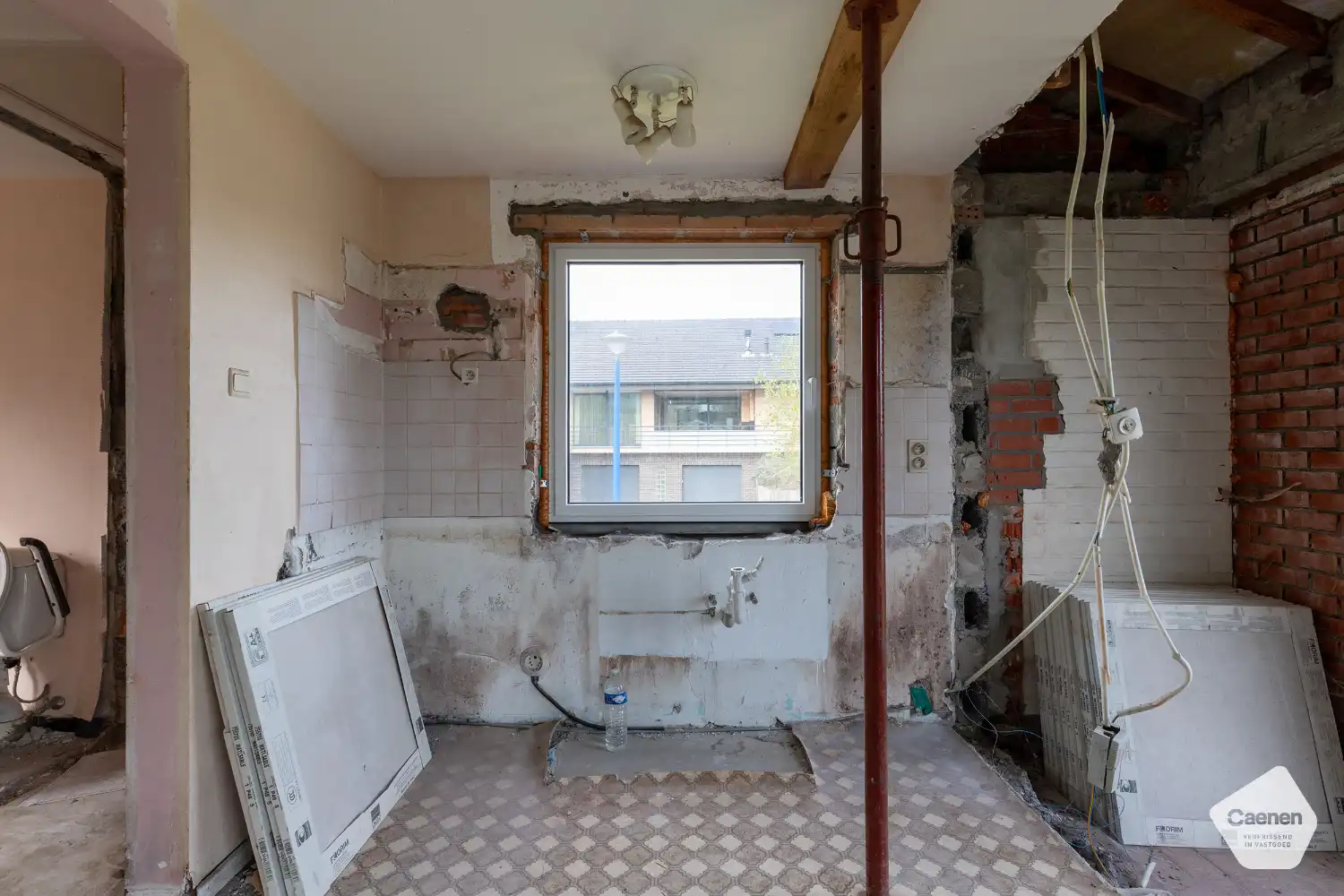 Fantastisch gelegen renovatieproject met veel potentieel foto 7