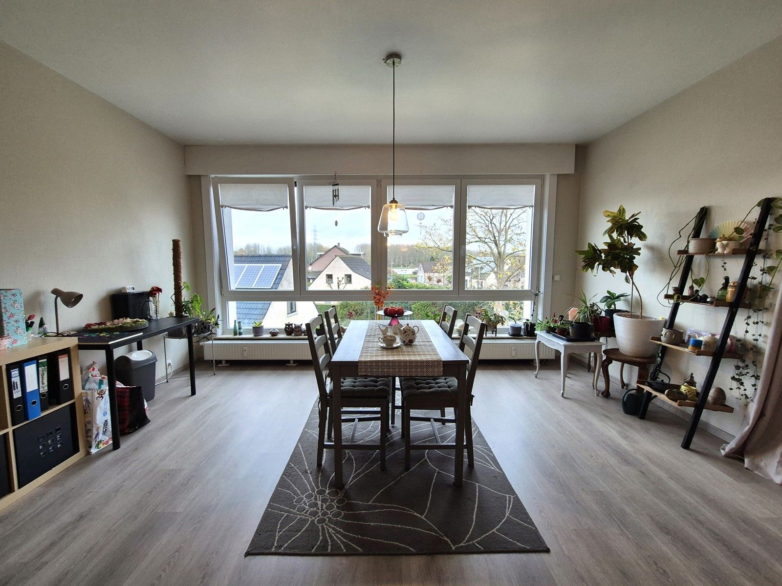 Rustig gelegen met royale living, veel licht en garage foto 3