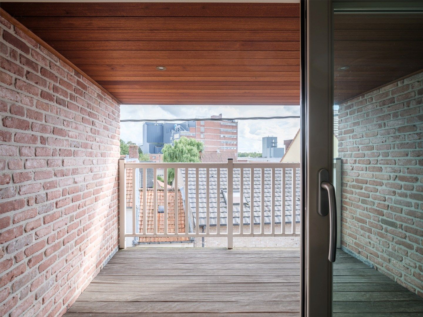 Licht en ruim appartement met terras in hartje Astene foto 4