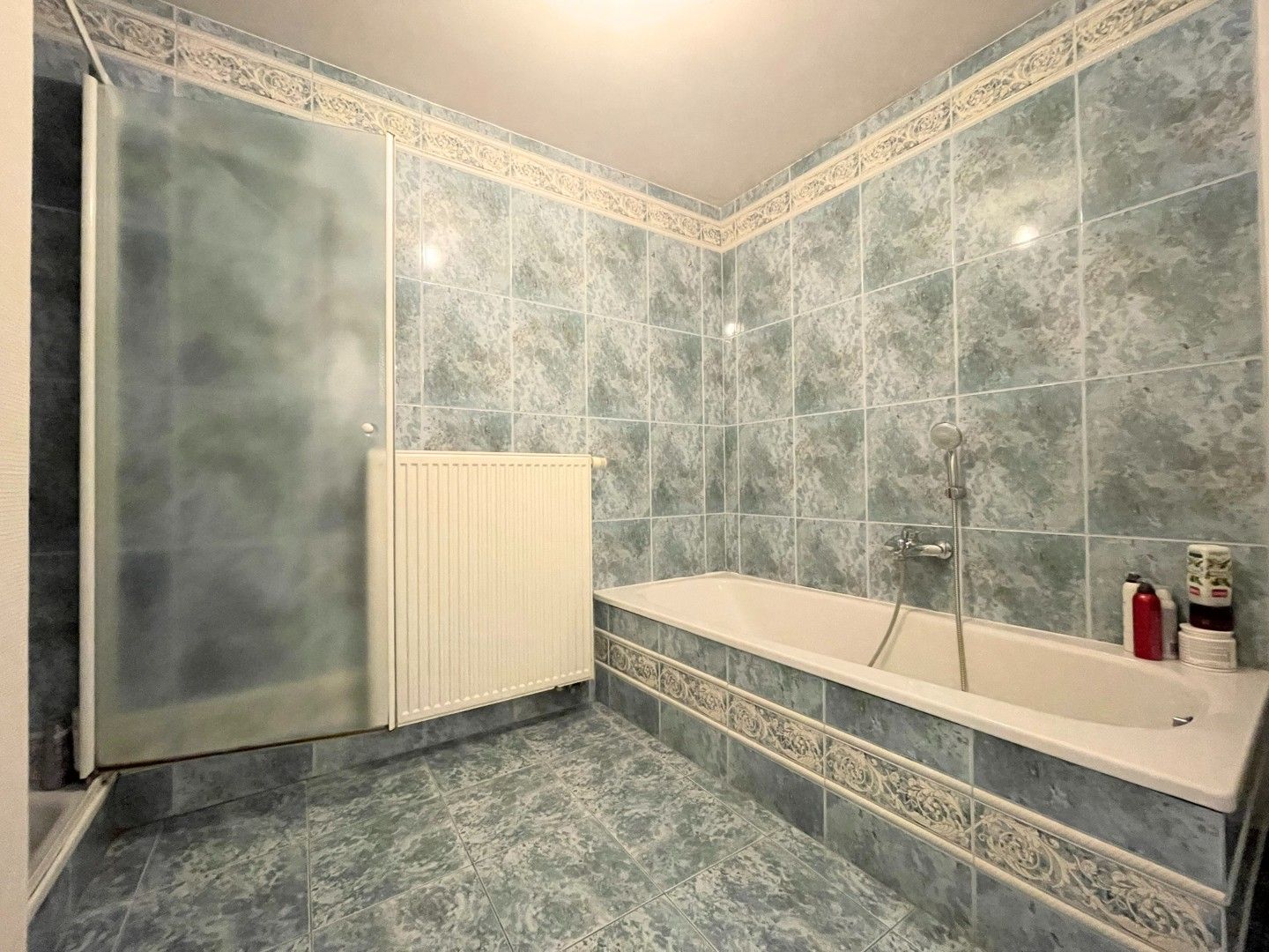 Ruim gelijkvloers appartement met 2 slaapkamers en garage te huur in centrum Zonnebeke foto 3