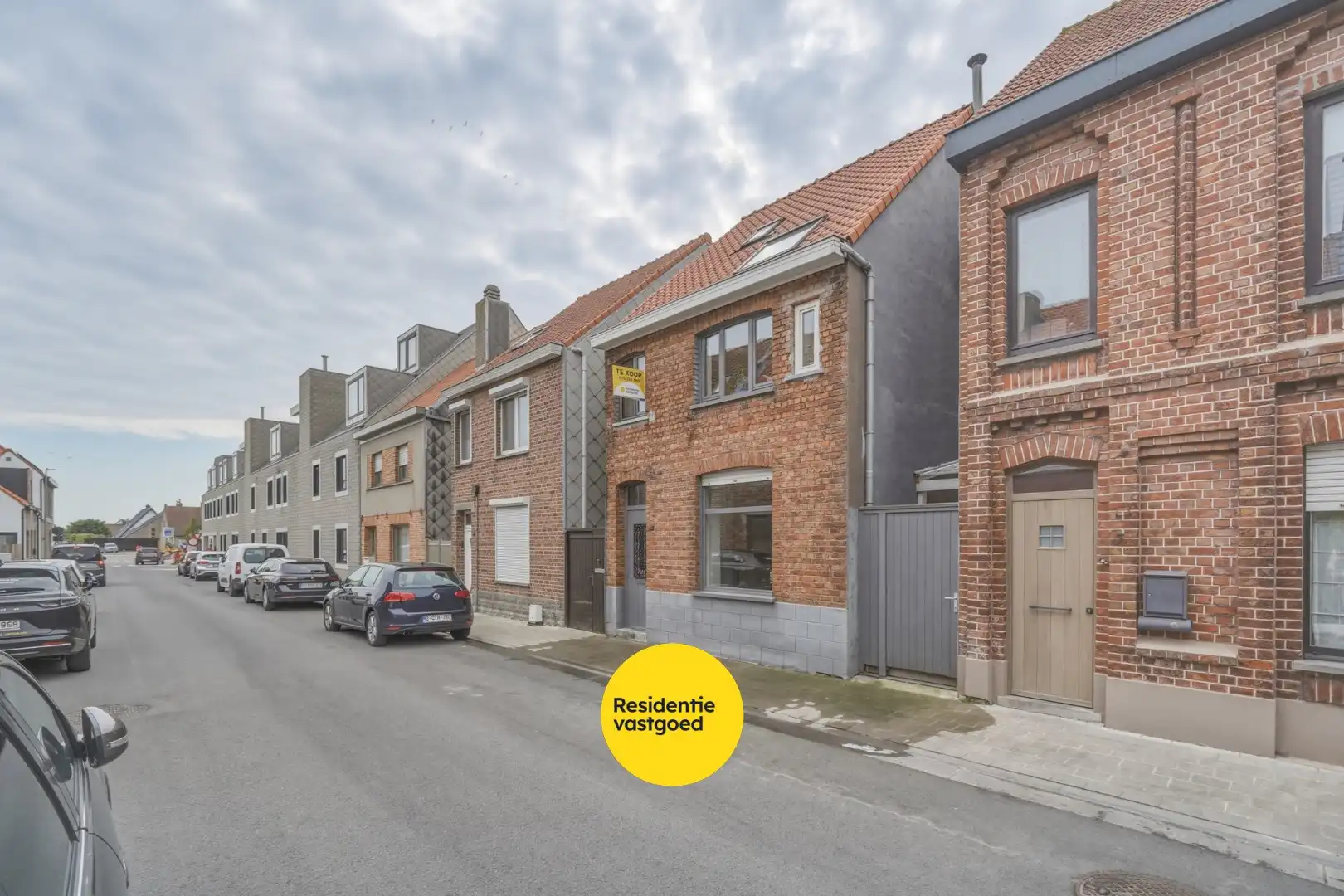 Hoofdfoto van de publicatie: Verder af te werken woning in centrum Oudenburg