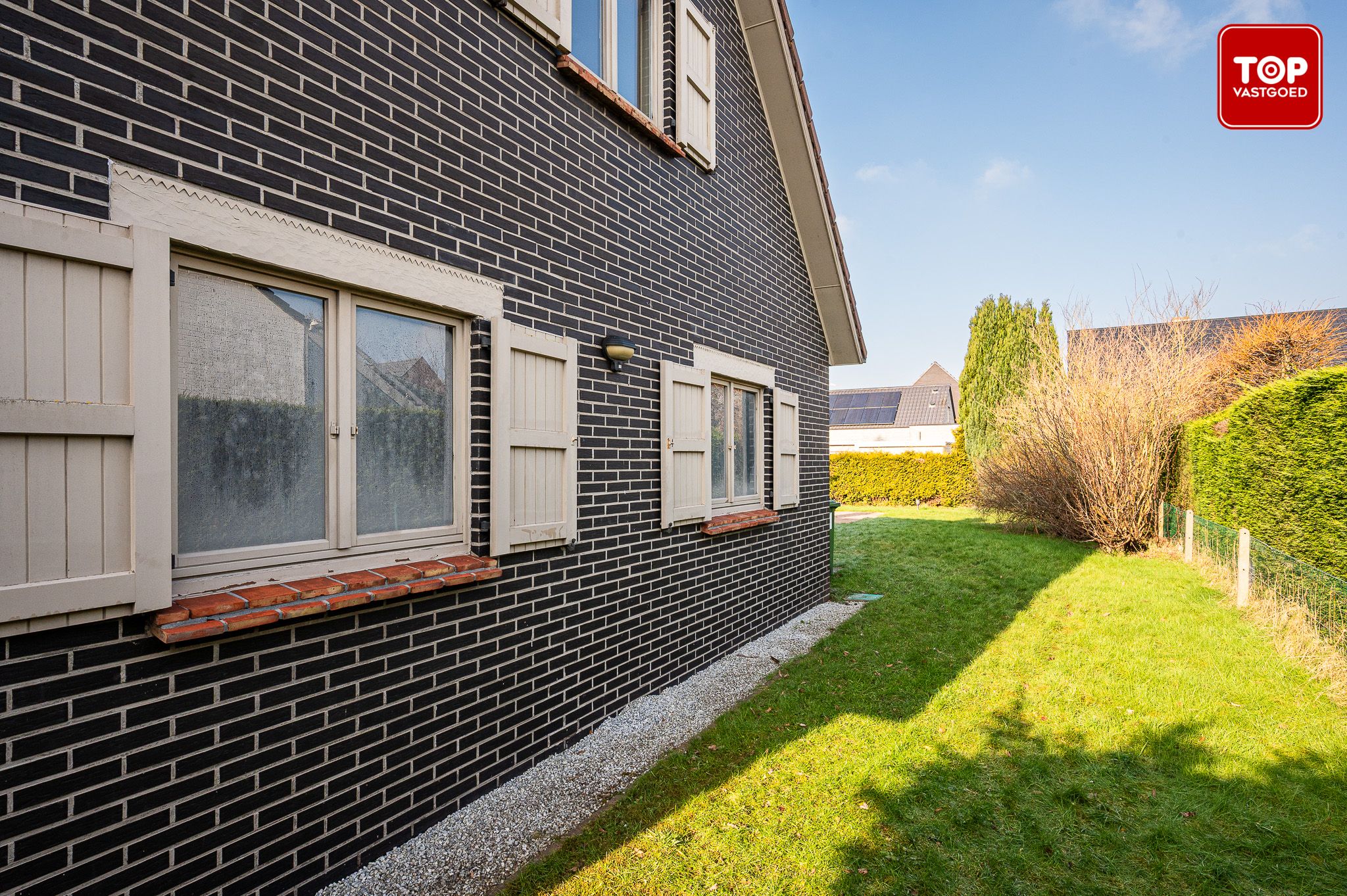 Op te frissen gezinswoning in doodlopende straat met ruime tuin foto 6