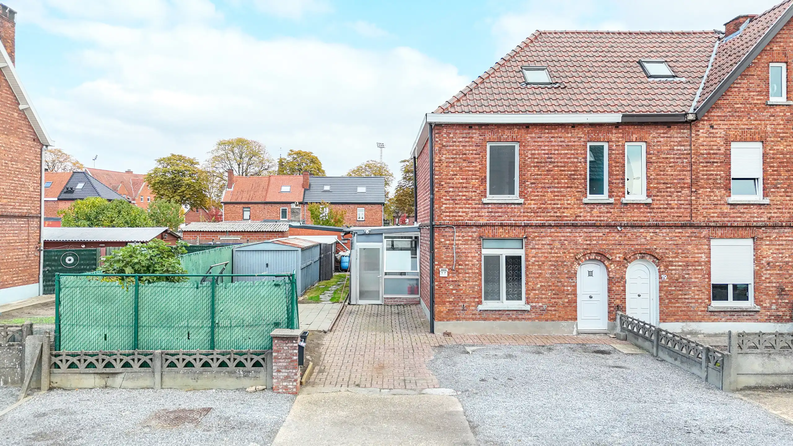 Instapklare vernieuwde woning van 170m² met 3slpks! foto 24