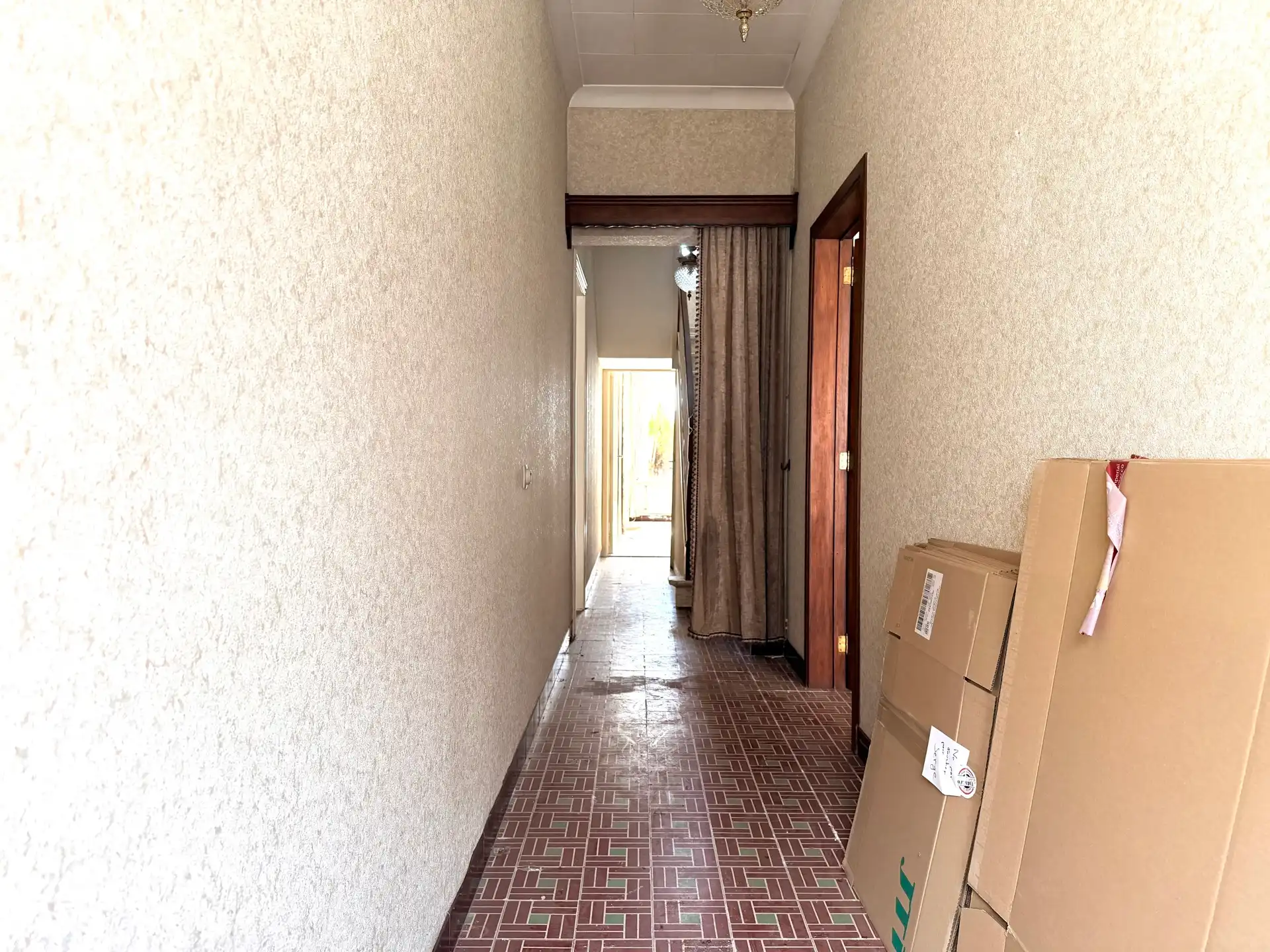 Ruime te renoveren woning met 4 slaapkamers, tuin en garage in Adinkerke te koop. foto 13