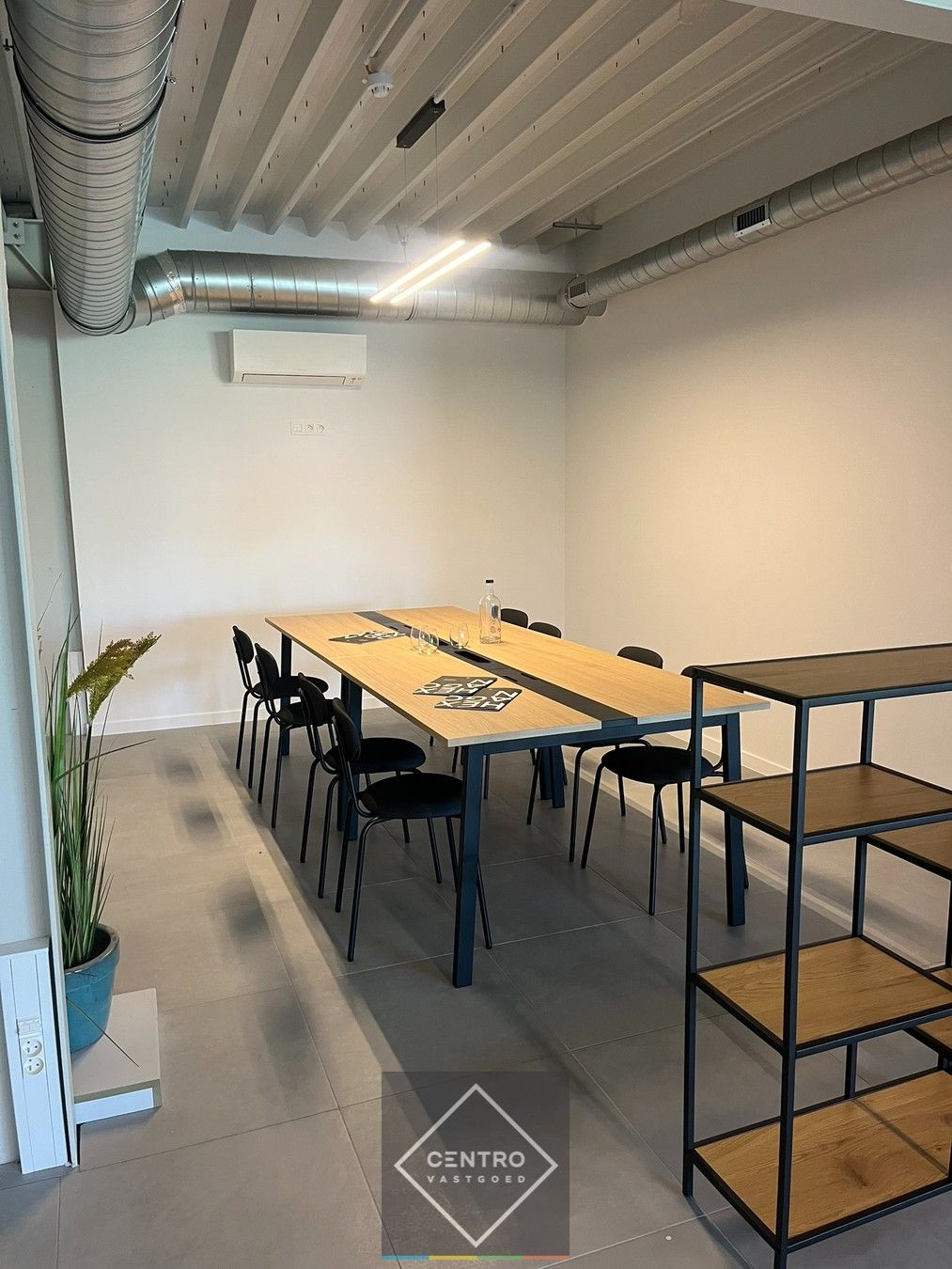 Moderne en goed geïsoleerde KANTOORRUIMTE (177m²) met prachtig Ver-zicht op de velden en private parkeergelegenheid te Blankenberge. foto 6