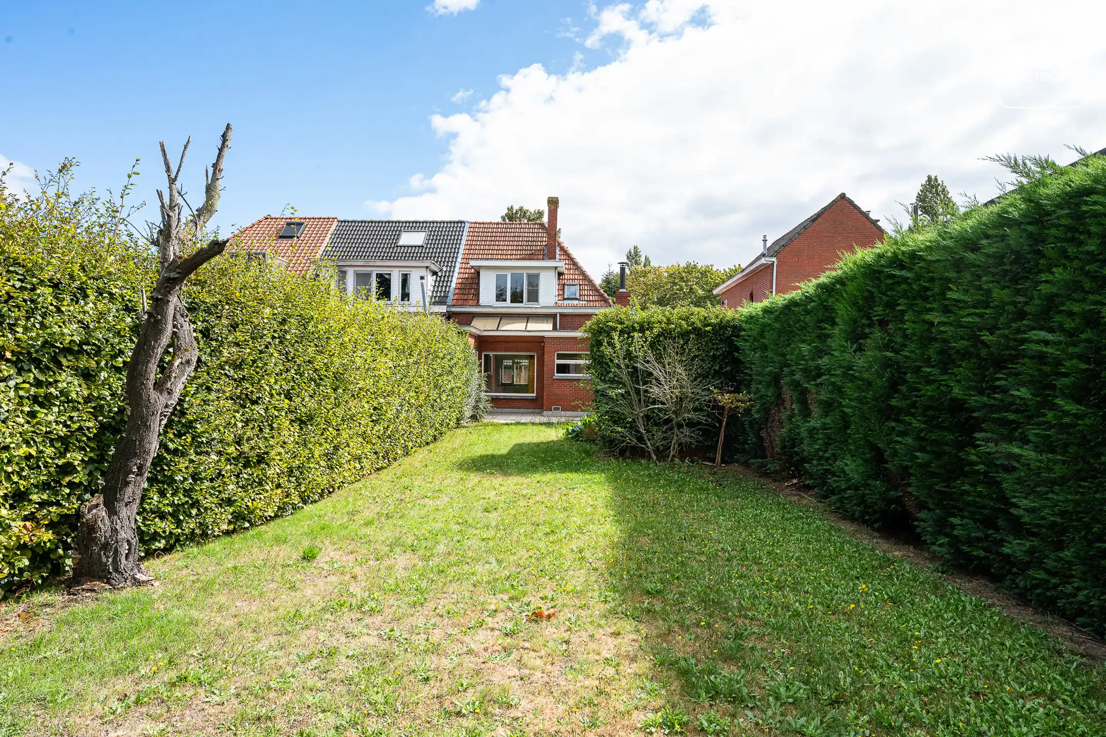 Te renoveren halfopen bebouwing met 3 slaapkamers, garage en ruime tuin op perceel van +-600 m² foto 23