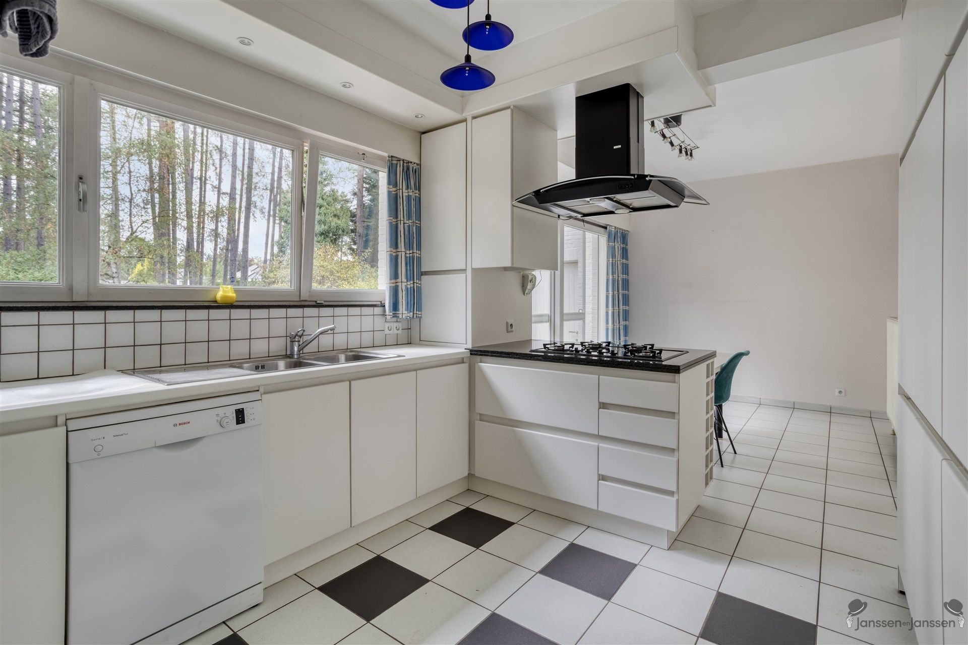 Woning op mooi villaperceel van 1.500 m² foto 11