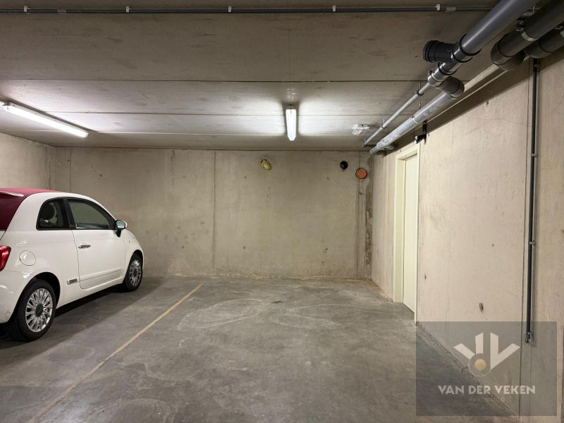 Ondergrondse autostaanplaats vlakbij centrum foto 2