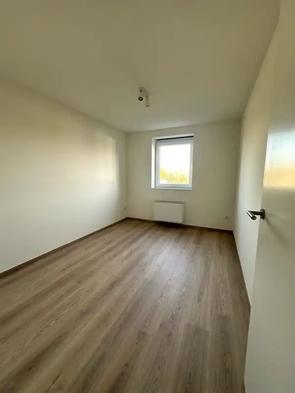 Volledig afgewerkte halfopen nieuwbouwwoning foto 10