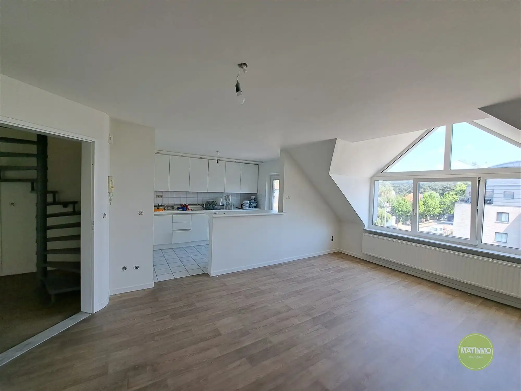 Duplex appartement met 2 slaapkamers en ruim terras te Mol. foto 5