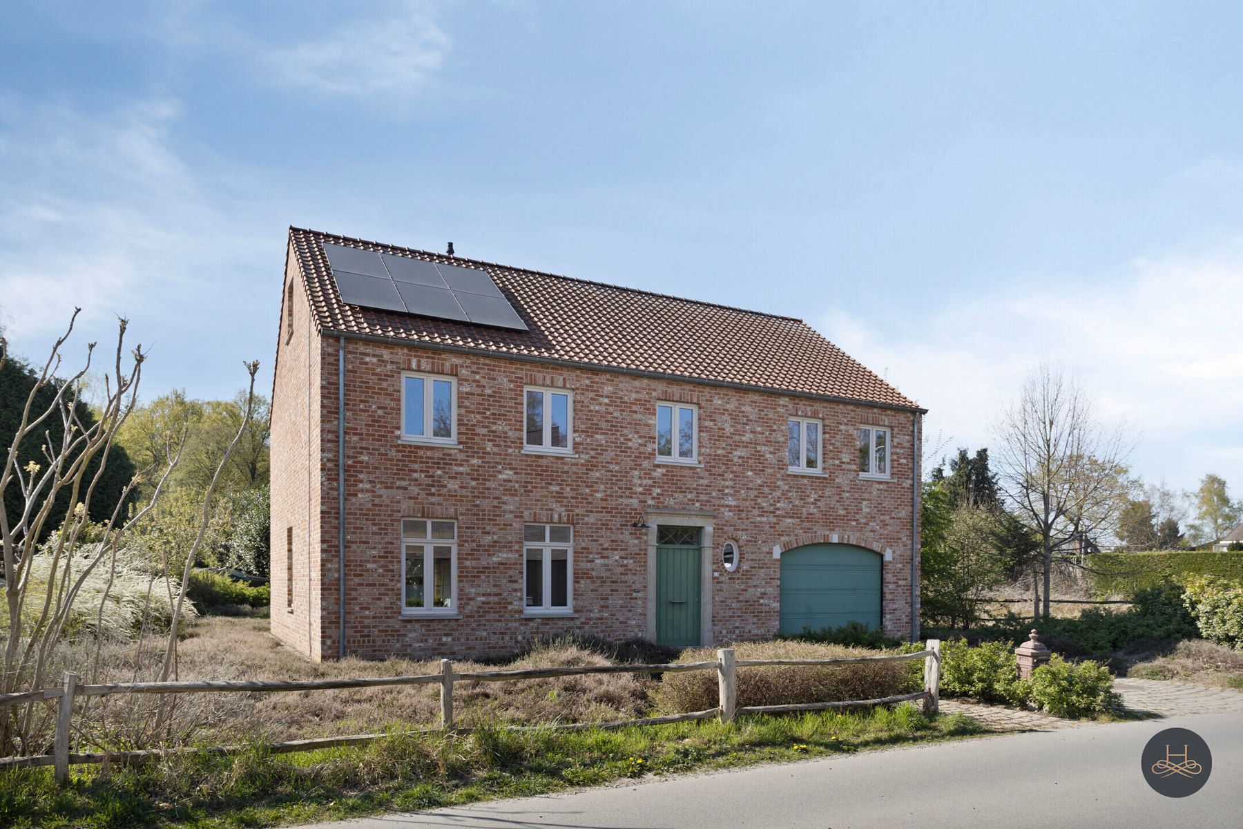 Instapklare gezinswoning met 4 slaapkamers op rustige ligging foto {{pictureIndex}}