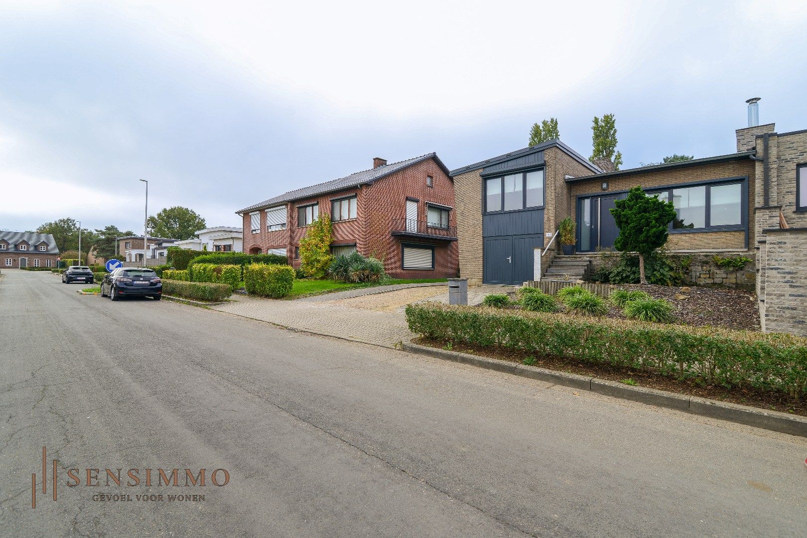 Gerennoveerde halfopen bebouwing met 3 slaakamers, terras, tuin en dubbele garage foto 23