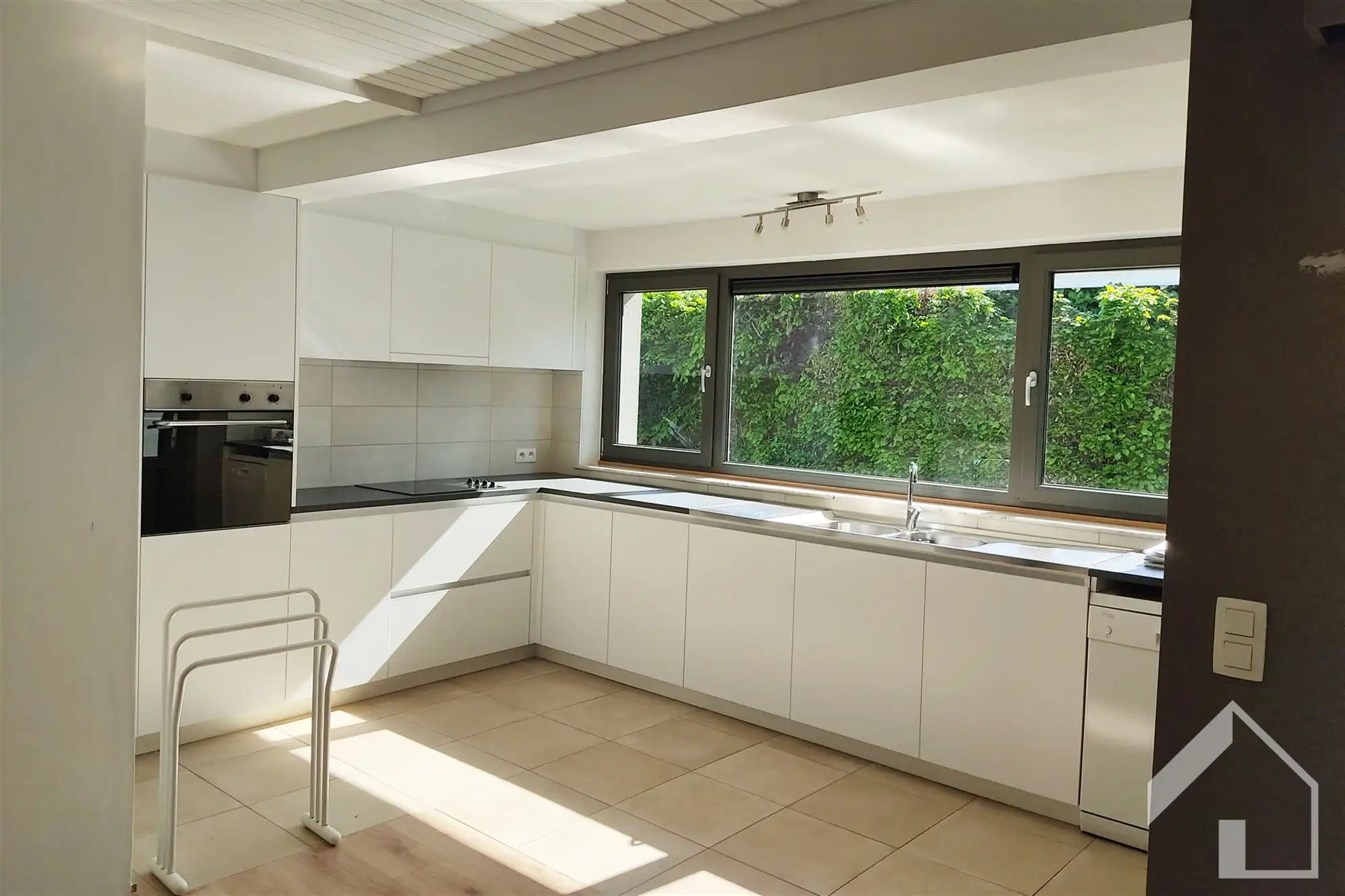 Laagbouwwoning op toplocatie! foto 2