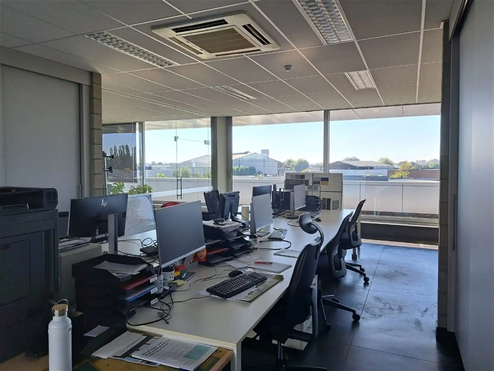 Industrieel gebouw met laadkades en privatief buitenterrein foto 19