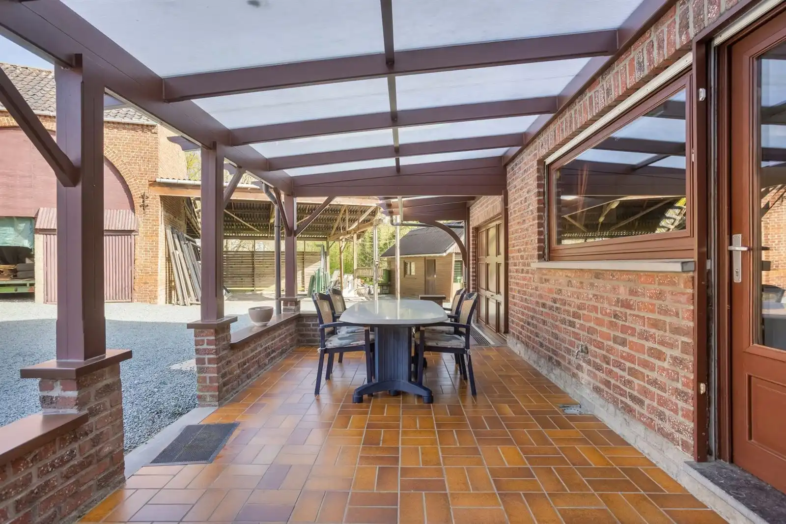 Magazijn met woning  foto 8