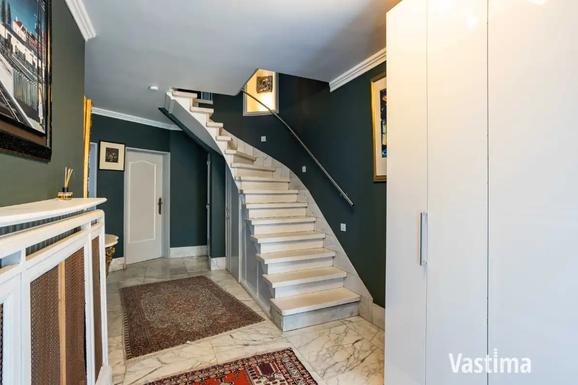 Instapklare dokterswoning met garage en 5 slaapkamers foto 3