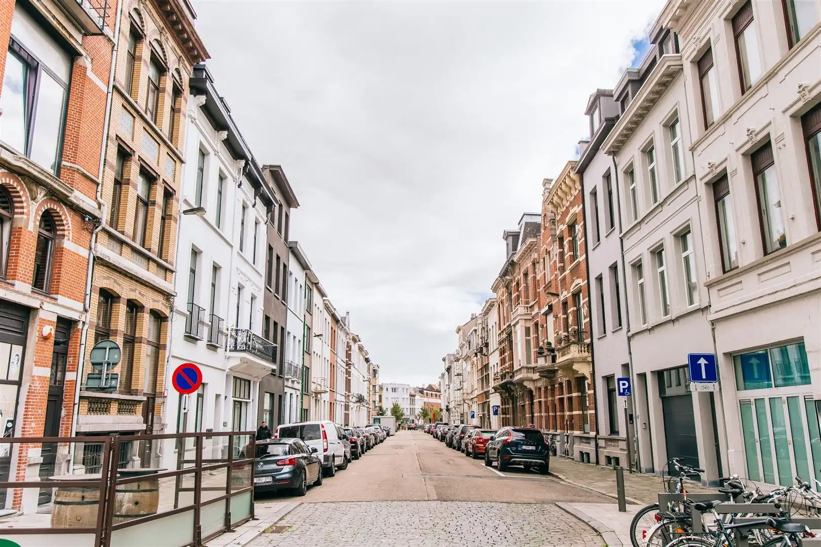 Gemeubelde luxestudio van 63 m² aan de Bolivarplaats foto 11