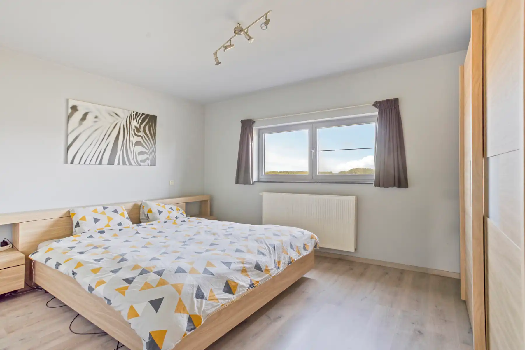 Recente 3-gevelwoning op topligging foto 14