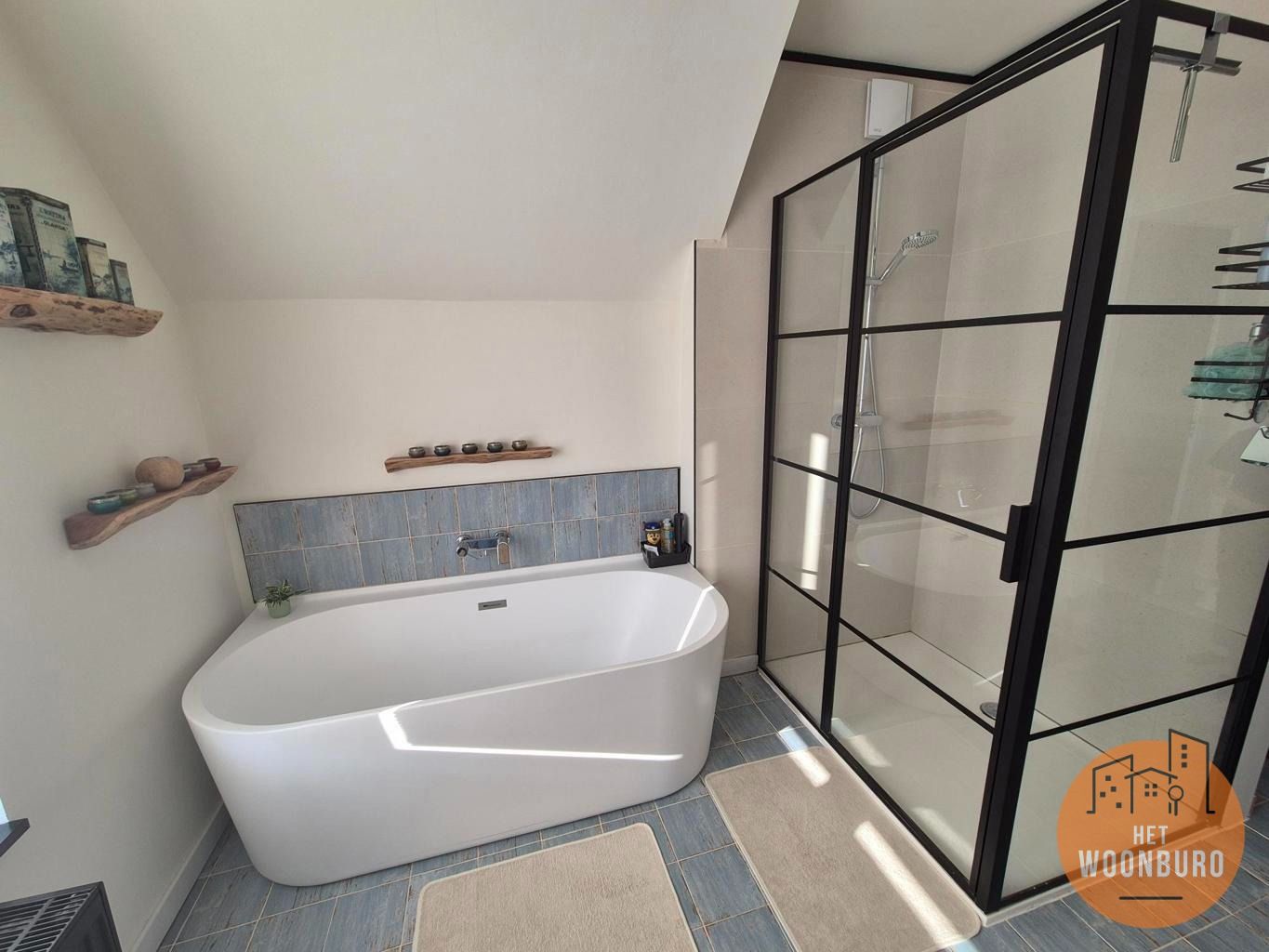Gemeubelde woning (HOB) met garage en tuin foto 16