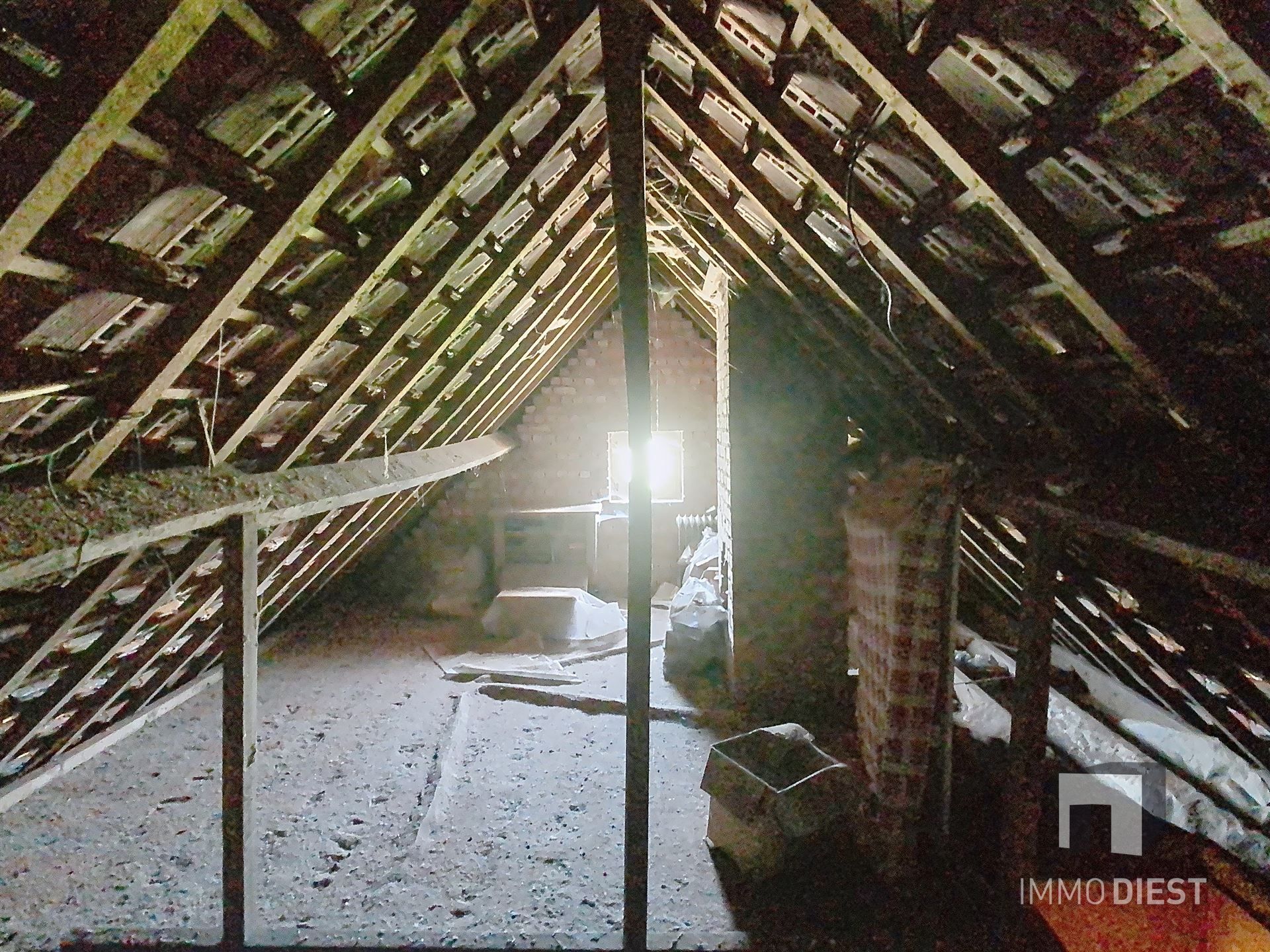 Te renoveren woning met bijgebouw op 5a 29ca. foto 34
