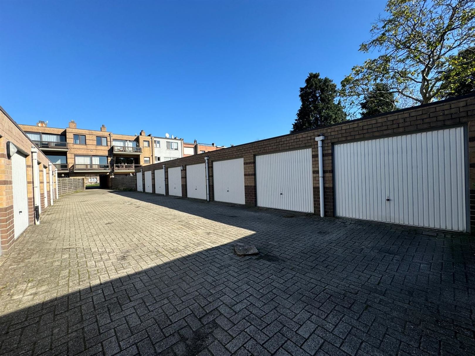 Investeringsopportuniteit: gebouw met 7 appartementen en 16 garages foto 4