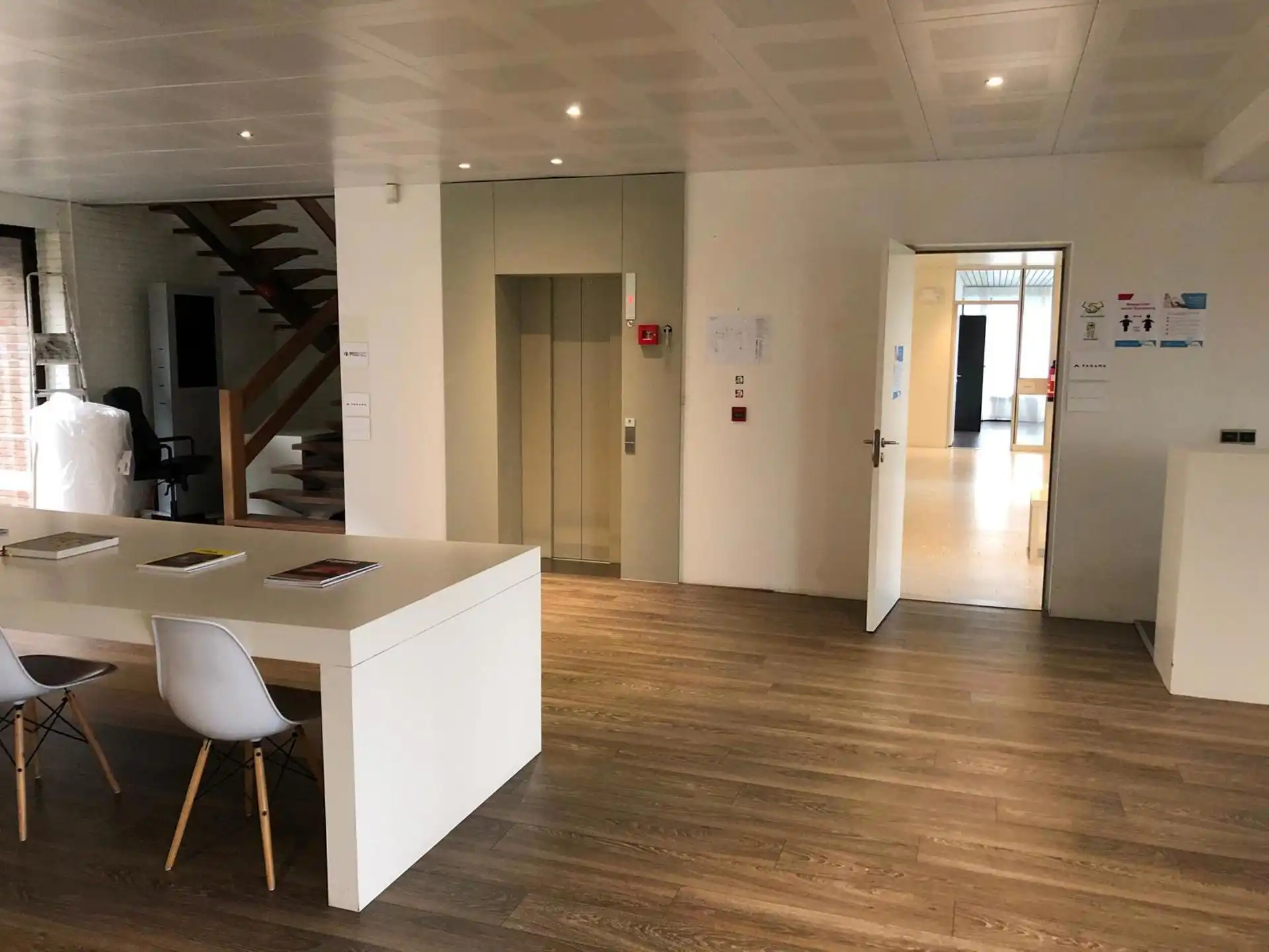 Magazijn 2.963m² met kantoren 569m²  in Temse foto 14