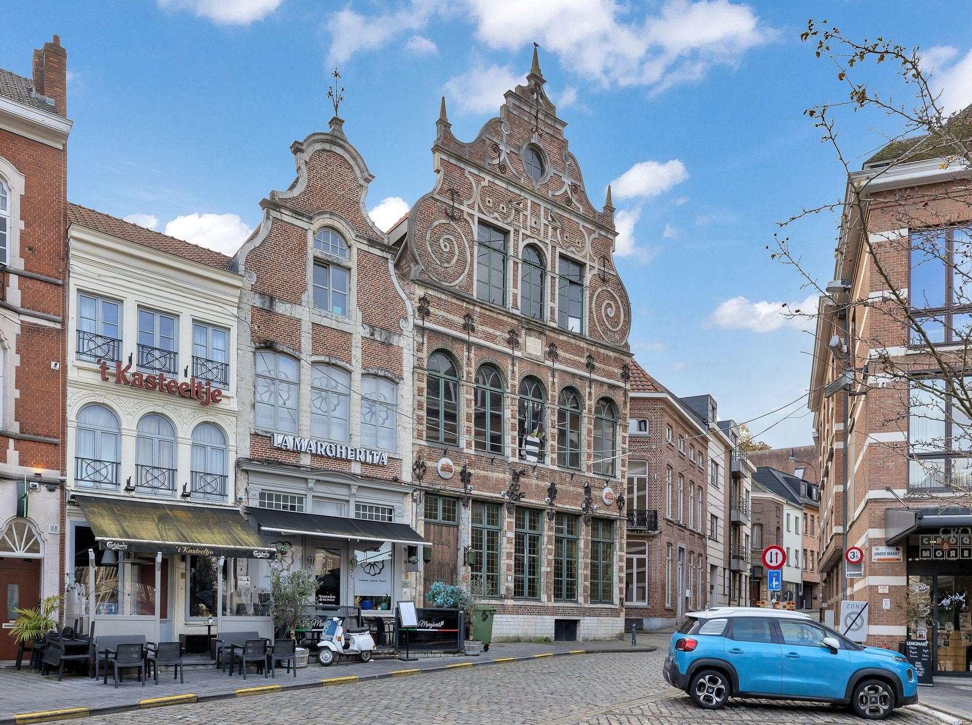 Statig pand op een unieke locatie op de Grote Markt van Diest foto 1