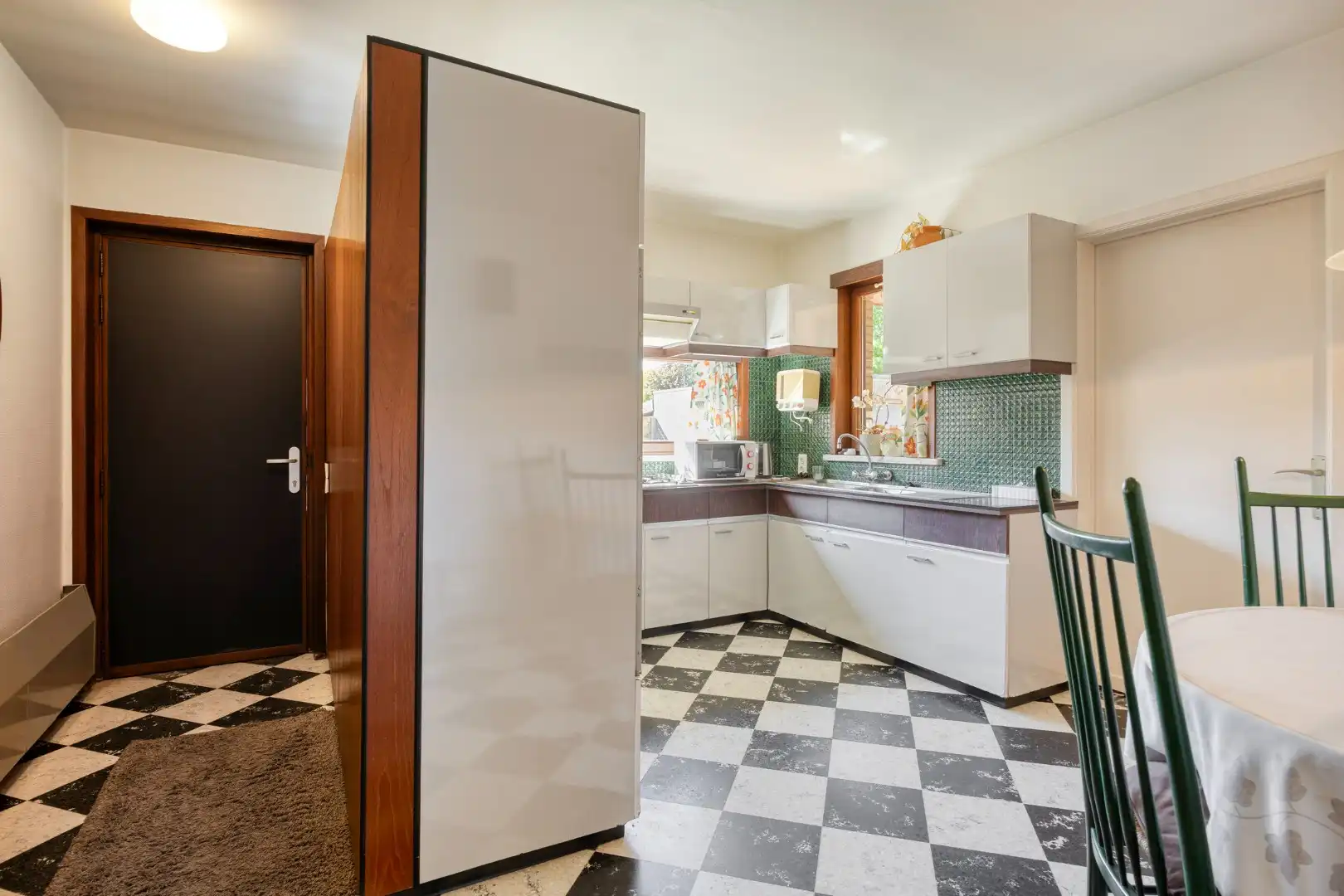 Rustig gelegen op te frissen gelijkvloers woning. foto 10