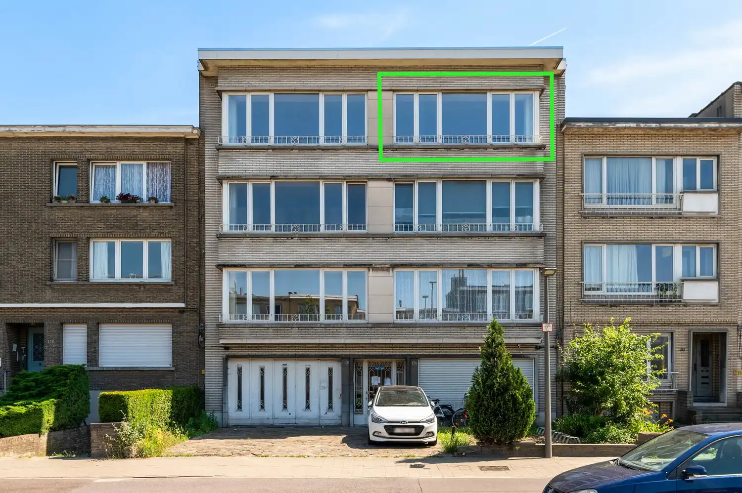 Licht op te frissen appartement met ruime living van 40 m² en nieuwe keuken foto {{pictureIndex}}