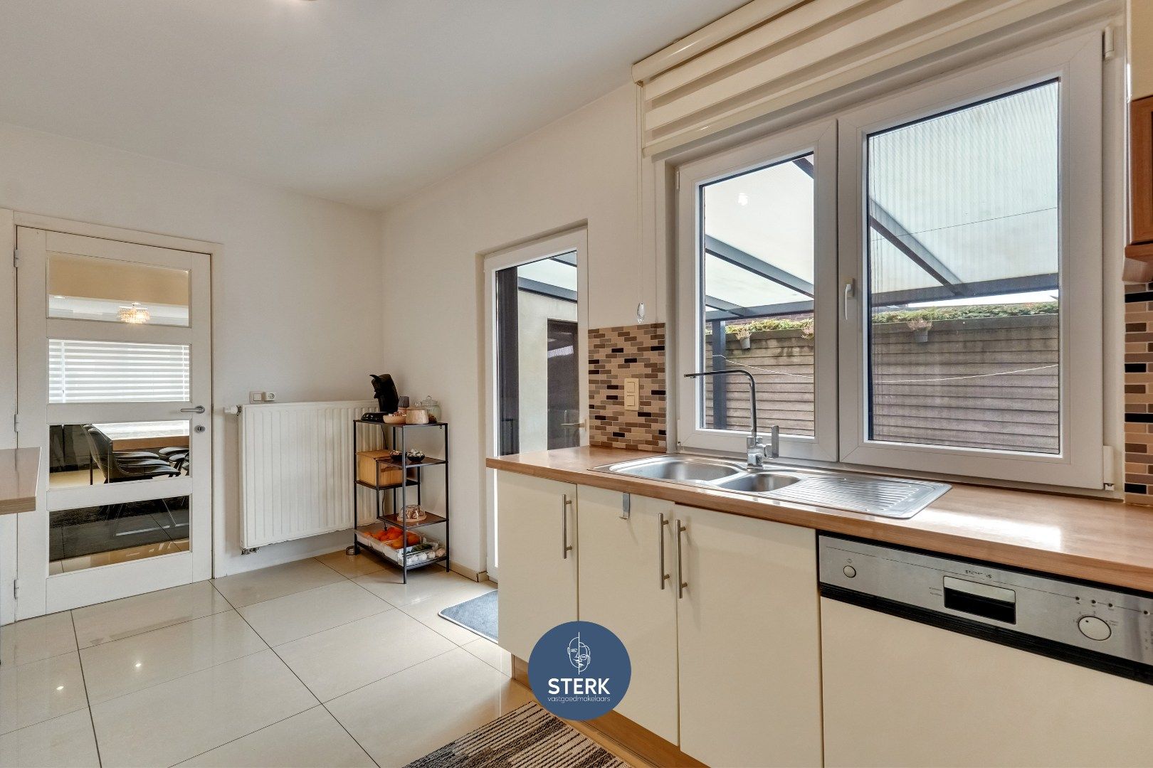 INSTAPKLARE GEZINSWONING MET 4 TOT 5 SLPKS NABIJ CENTRUM MAASMECHELEN !  foto 9