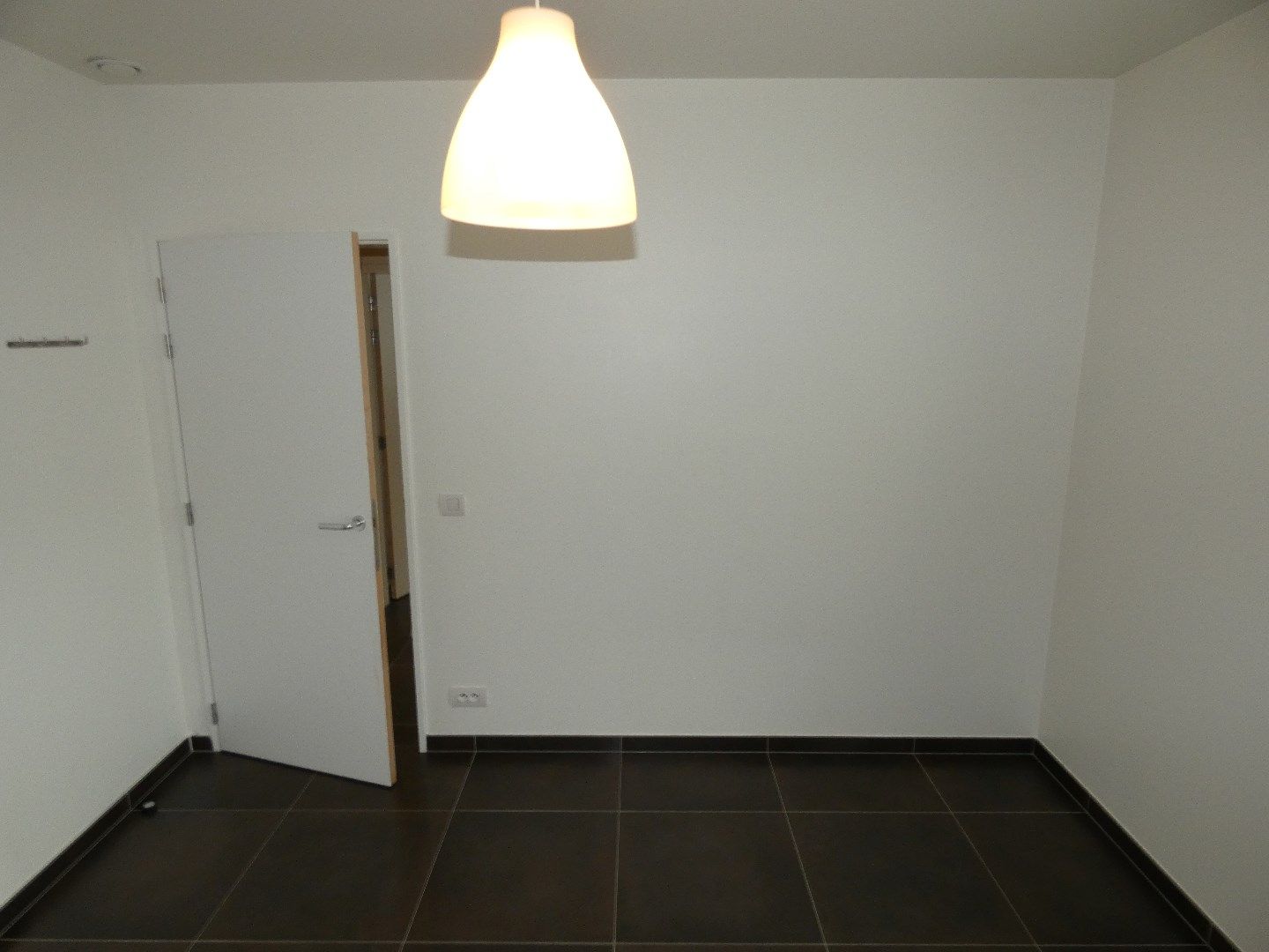 Lichtrijk 2-slp appartement (90 m²) met ruim zonneterras en autostaanplaats. foto 13